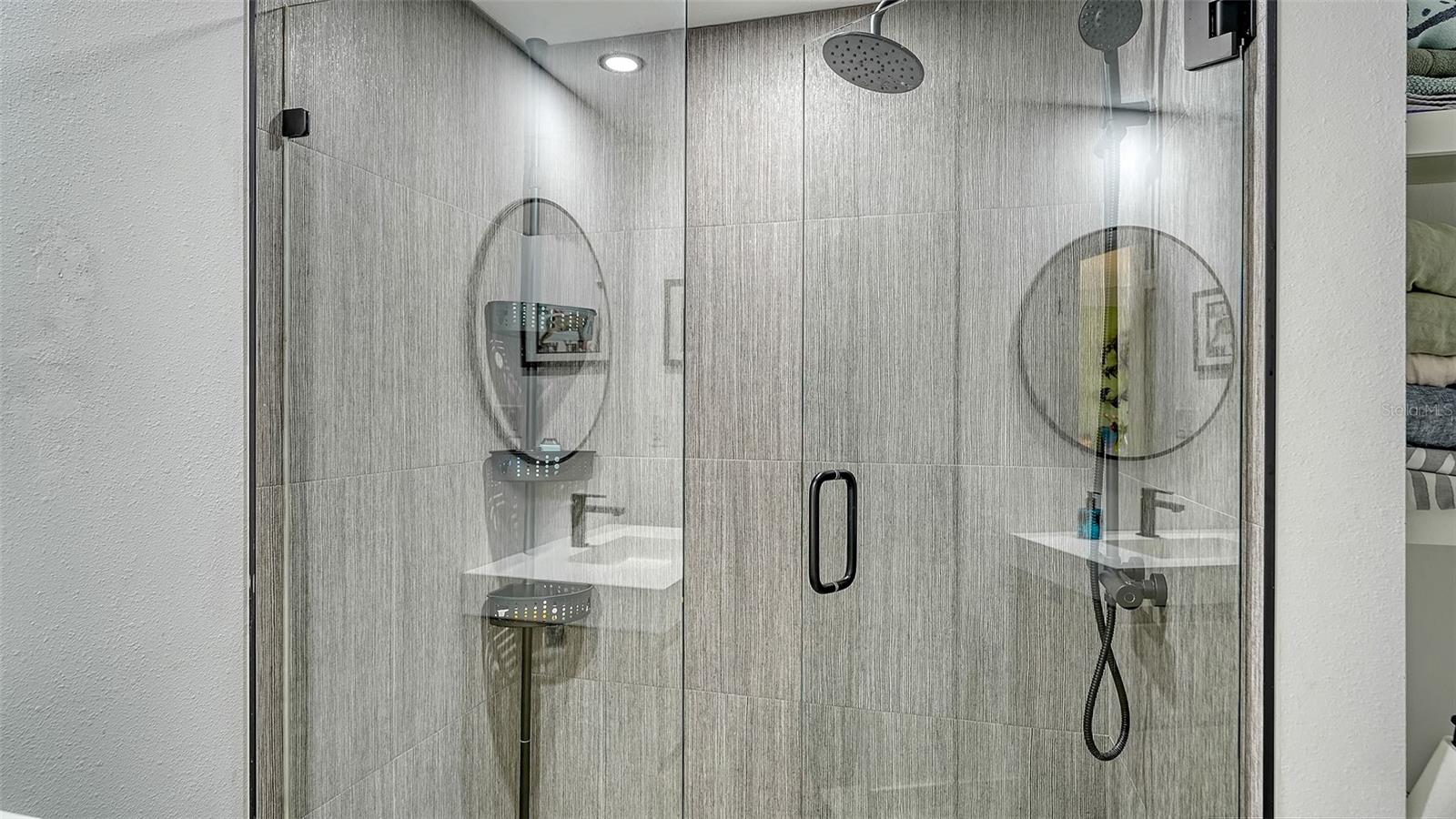 Listing photo id 25 for 37 Sunset Drive 44