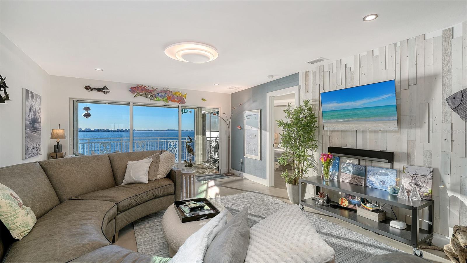 Listing photo id 5 for 37 Sunset Drive 44