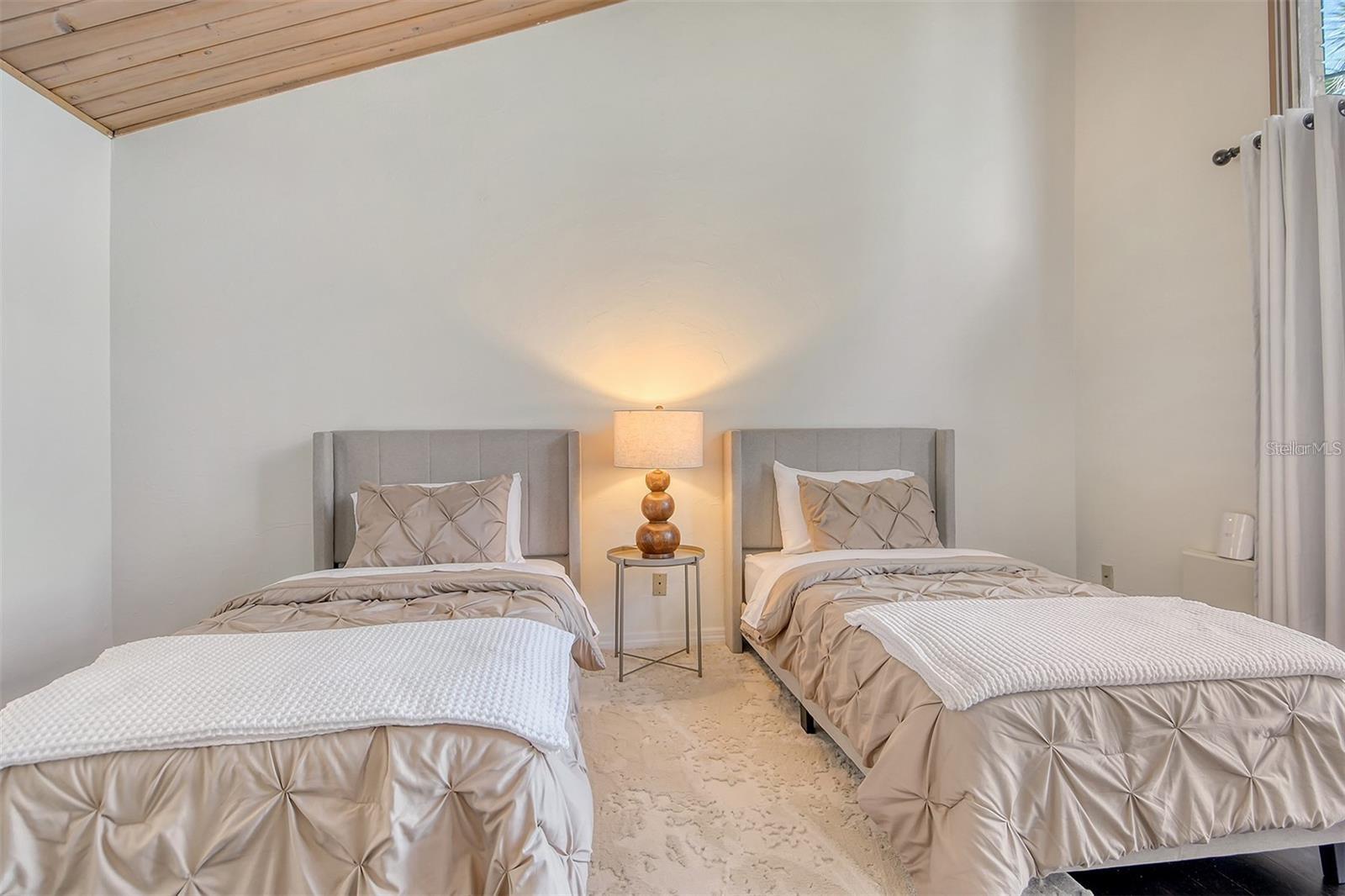 Image 32 of 40 For 11 Sandy Cove Road 8f