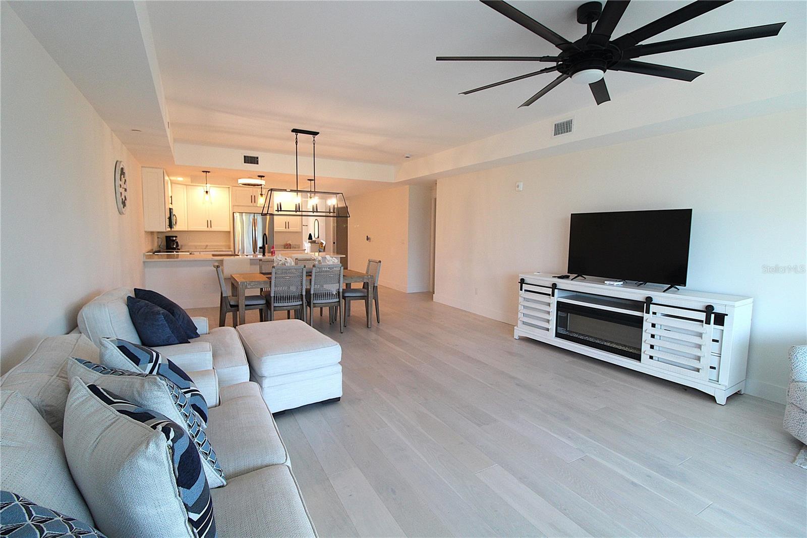 Image 7 of 35 For 280 Hidden Bay Drive 202