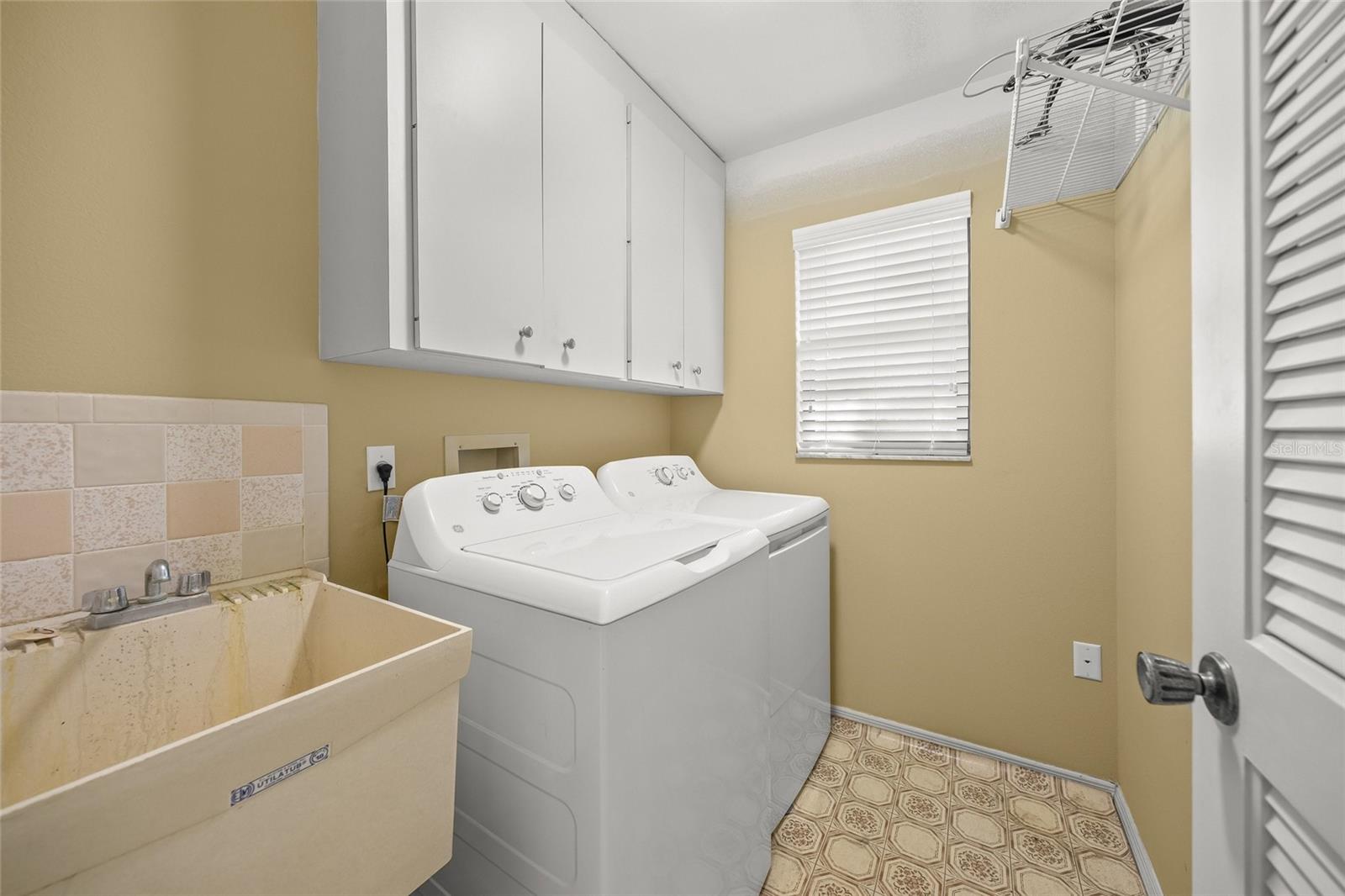 Image 23 of 27 For 352 Ardenwood Drive