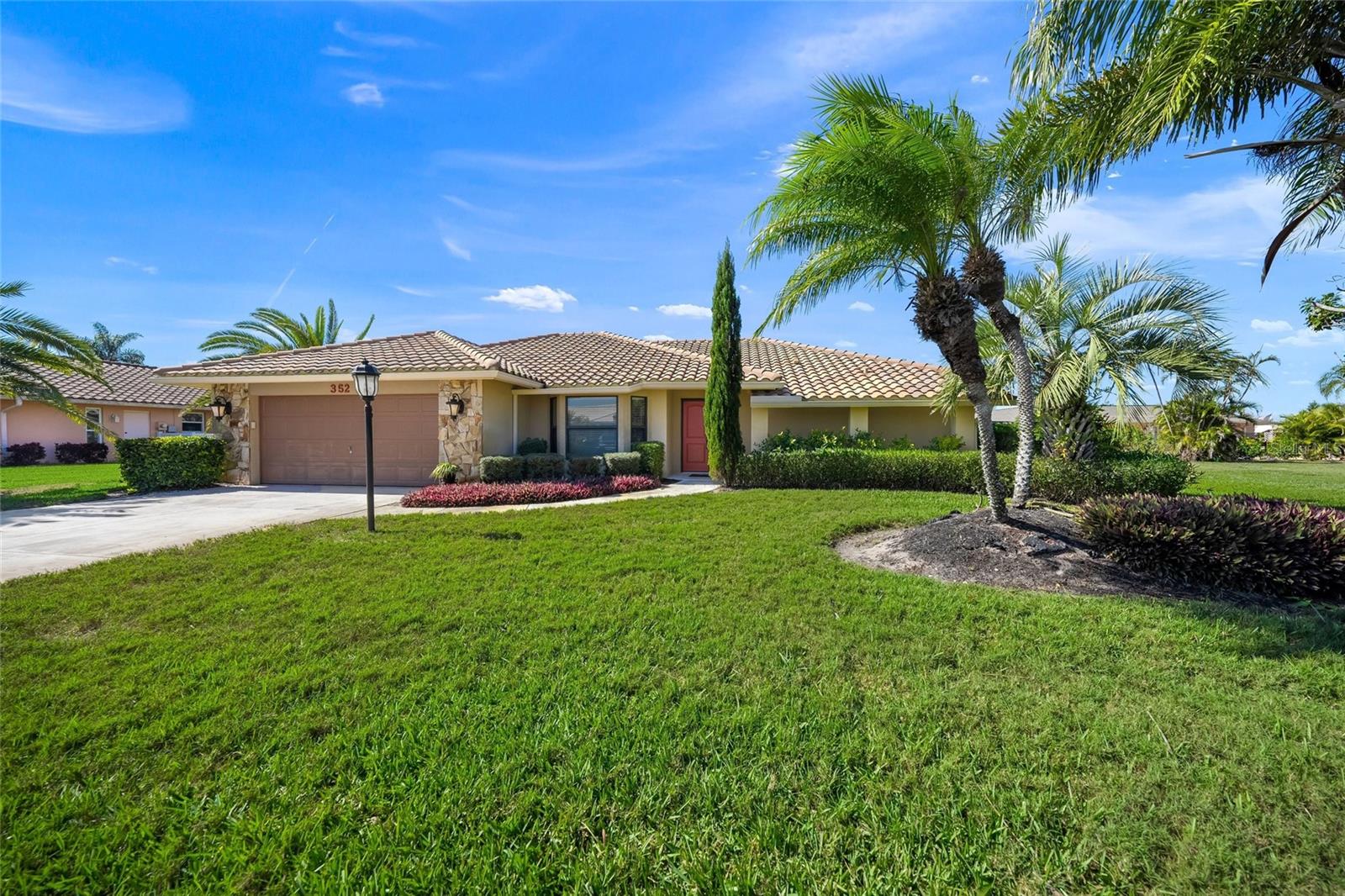 Image 4 of 27 For 352 Ardenwood Drive