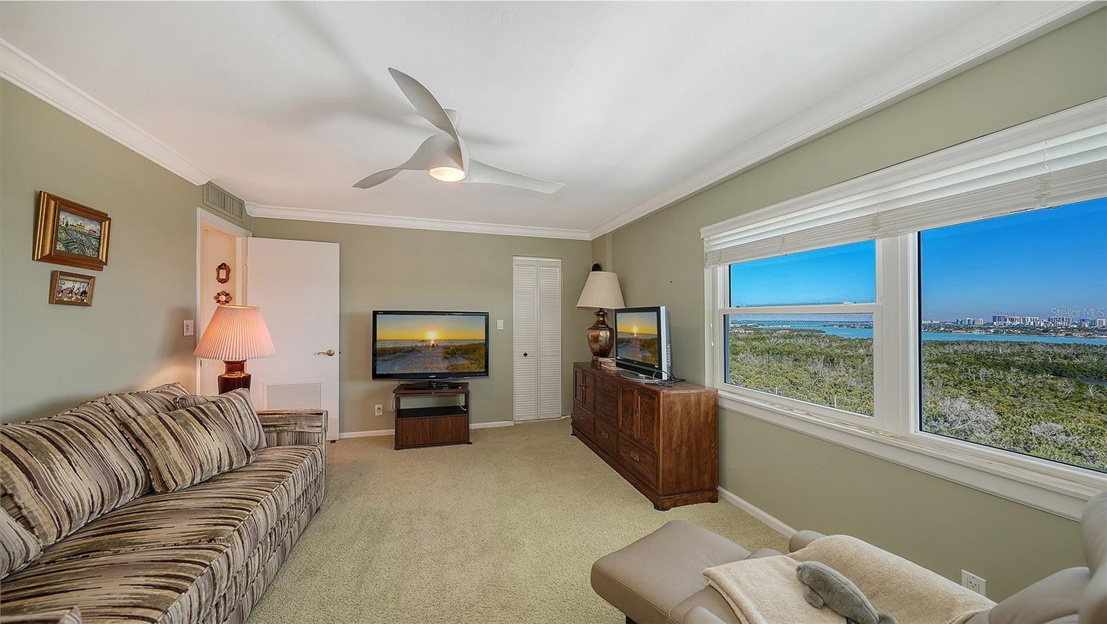 Image 11 of 63 For 1750 Benjamin Franklin Drive Ph-f