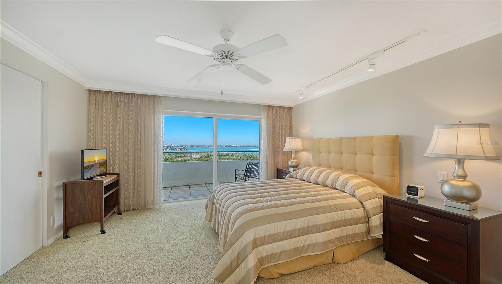 Image 17 of 63 For 1750 Benjamin Franklin Drive Ph-f