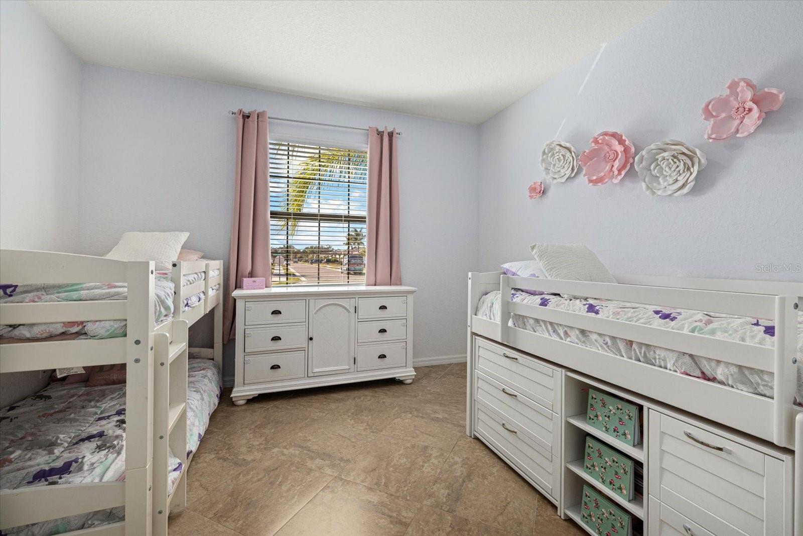 Image 25 of 43 For 707 Fire Bush Court