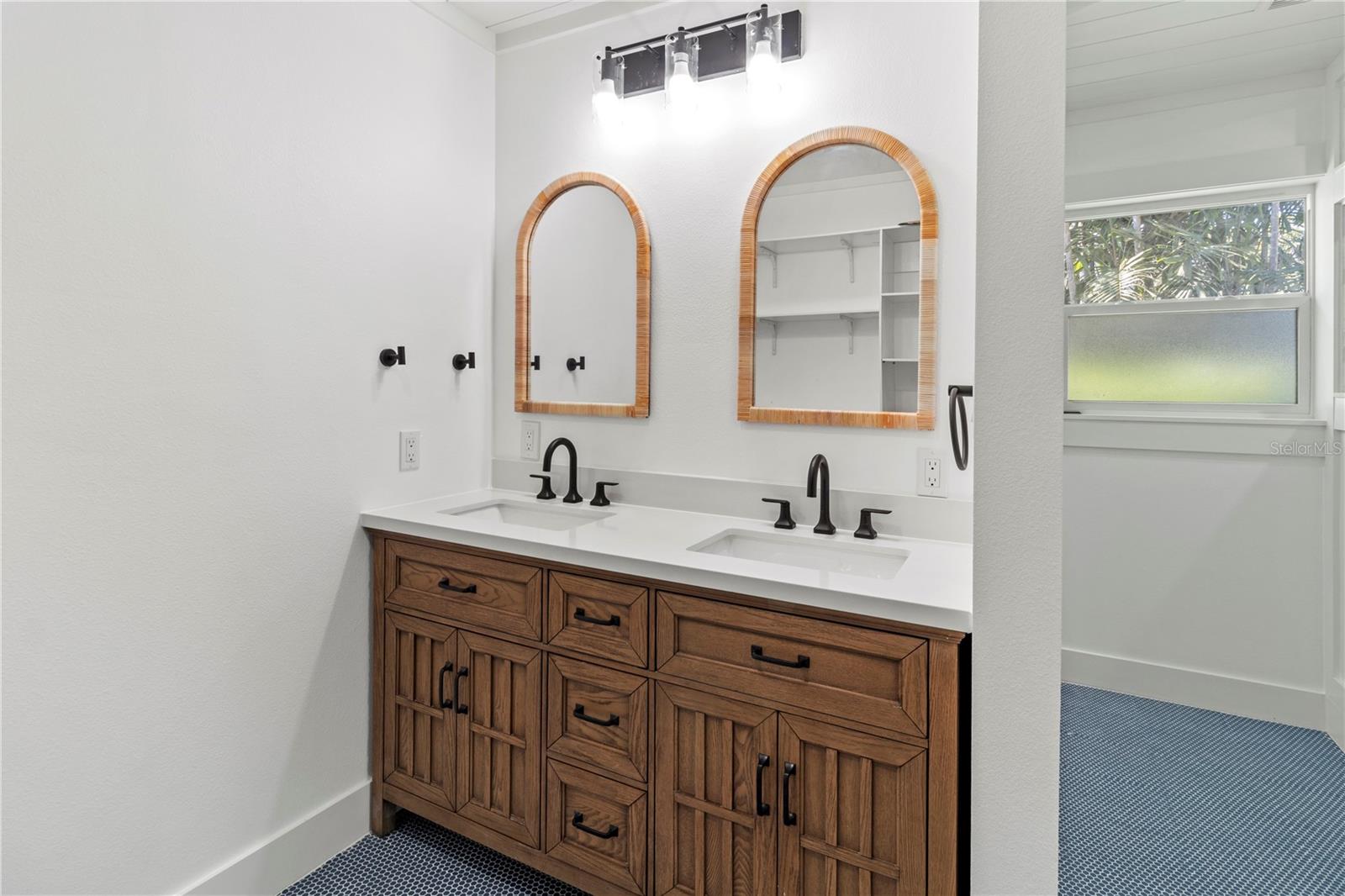 Image 21 of 43 For 518 56th Street