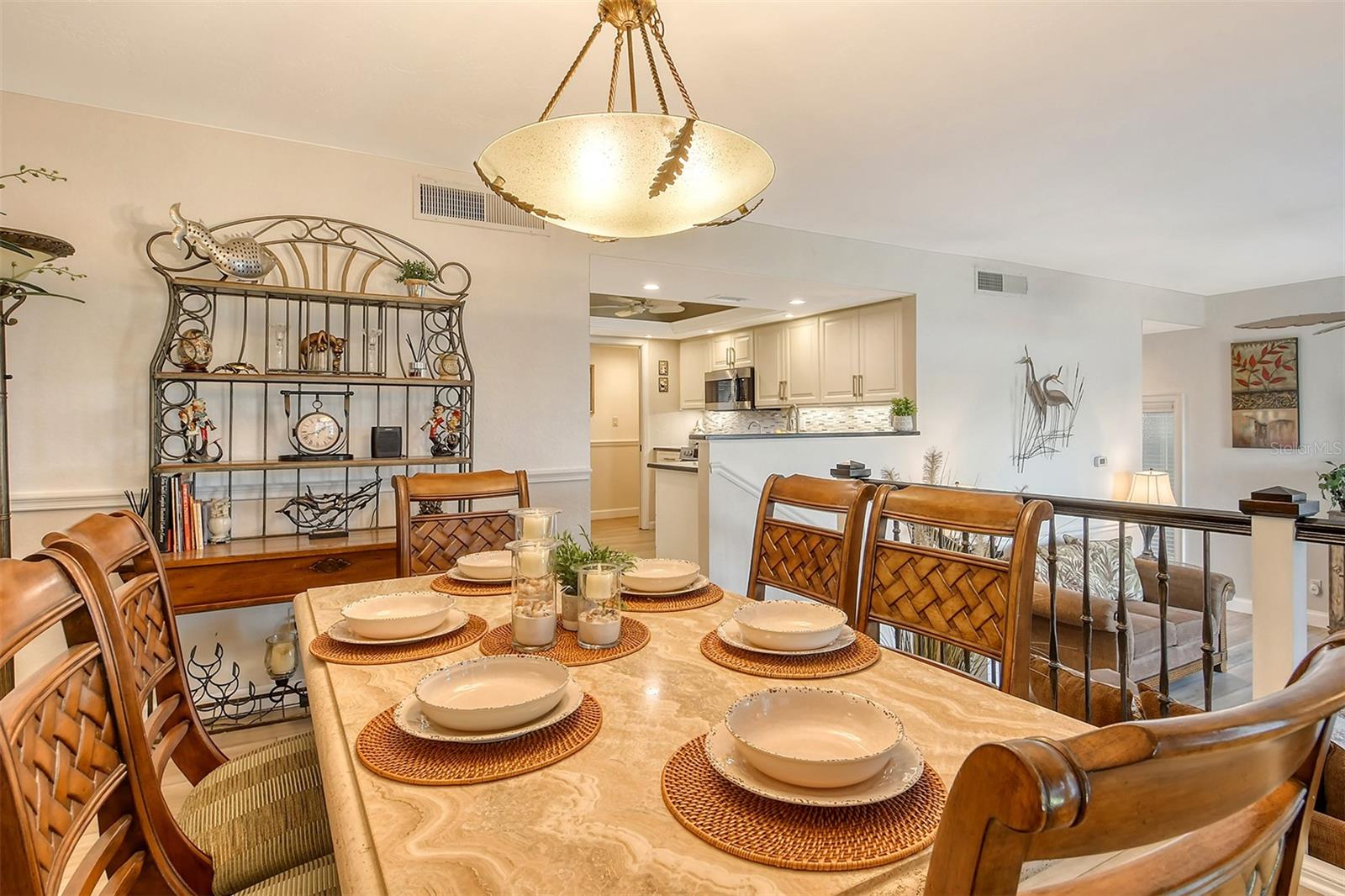 Image 15 of 77 For 6047 Peppertree Way 224