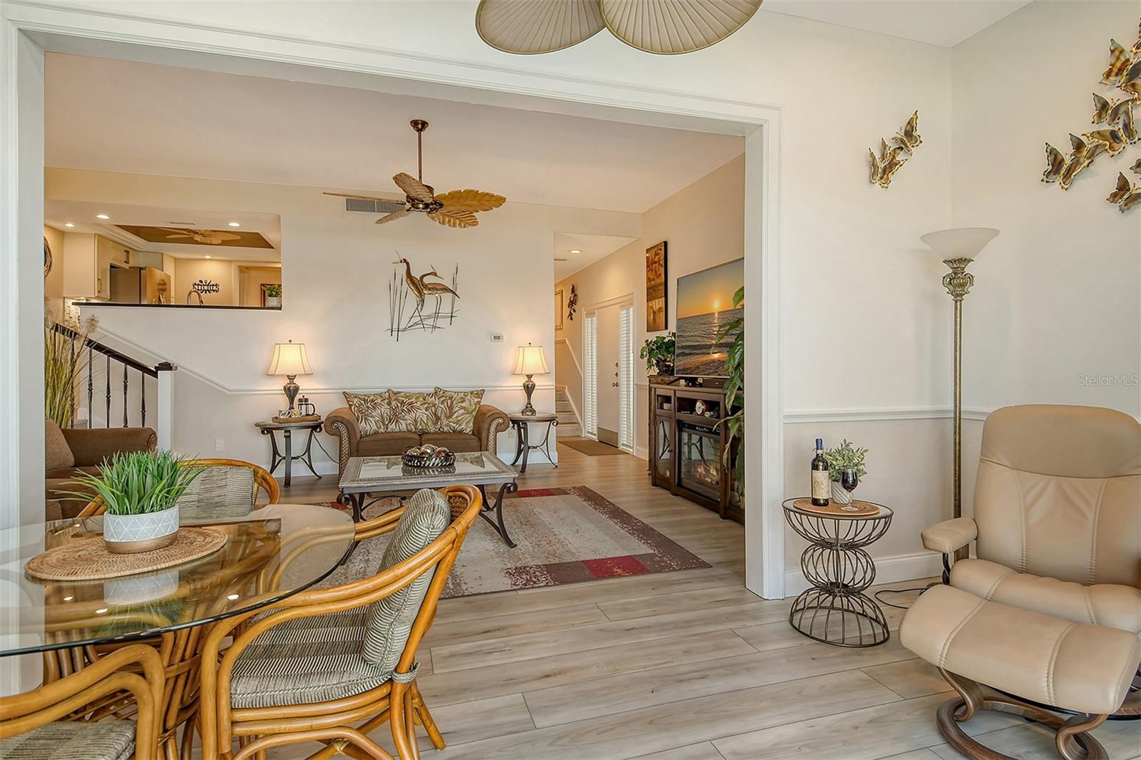 Image 8 of 77 For 6047 Peppertree Way 224