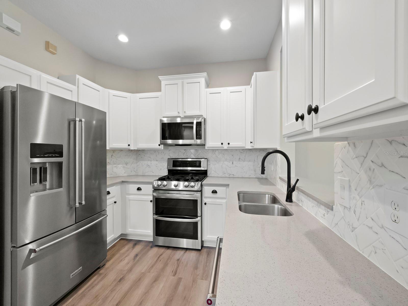 Image 11 of 45 For 6127 Aviary Court