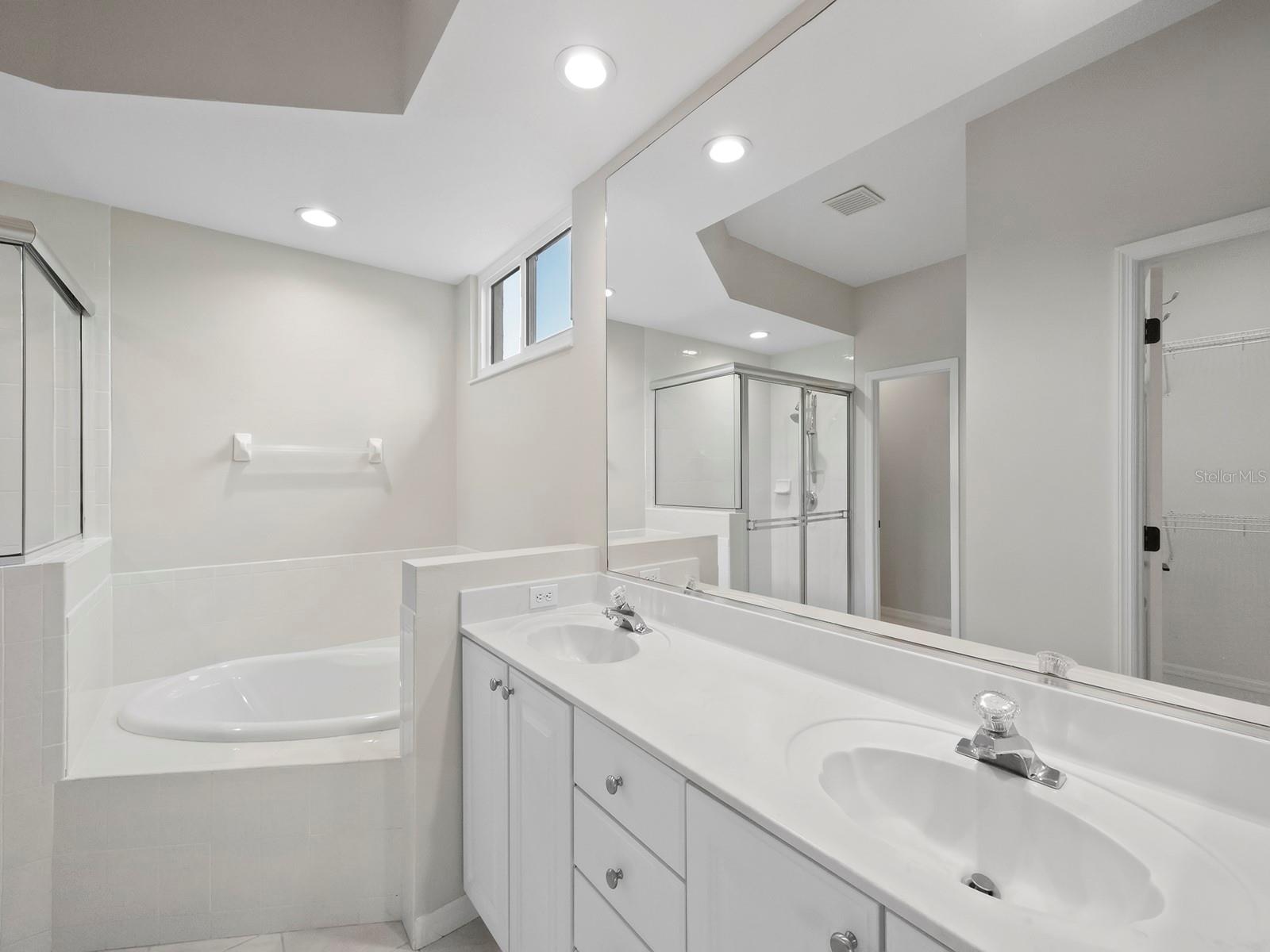 Image 18 of 45 For 6127 Aviary Court