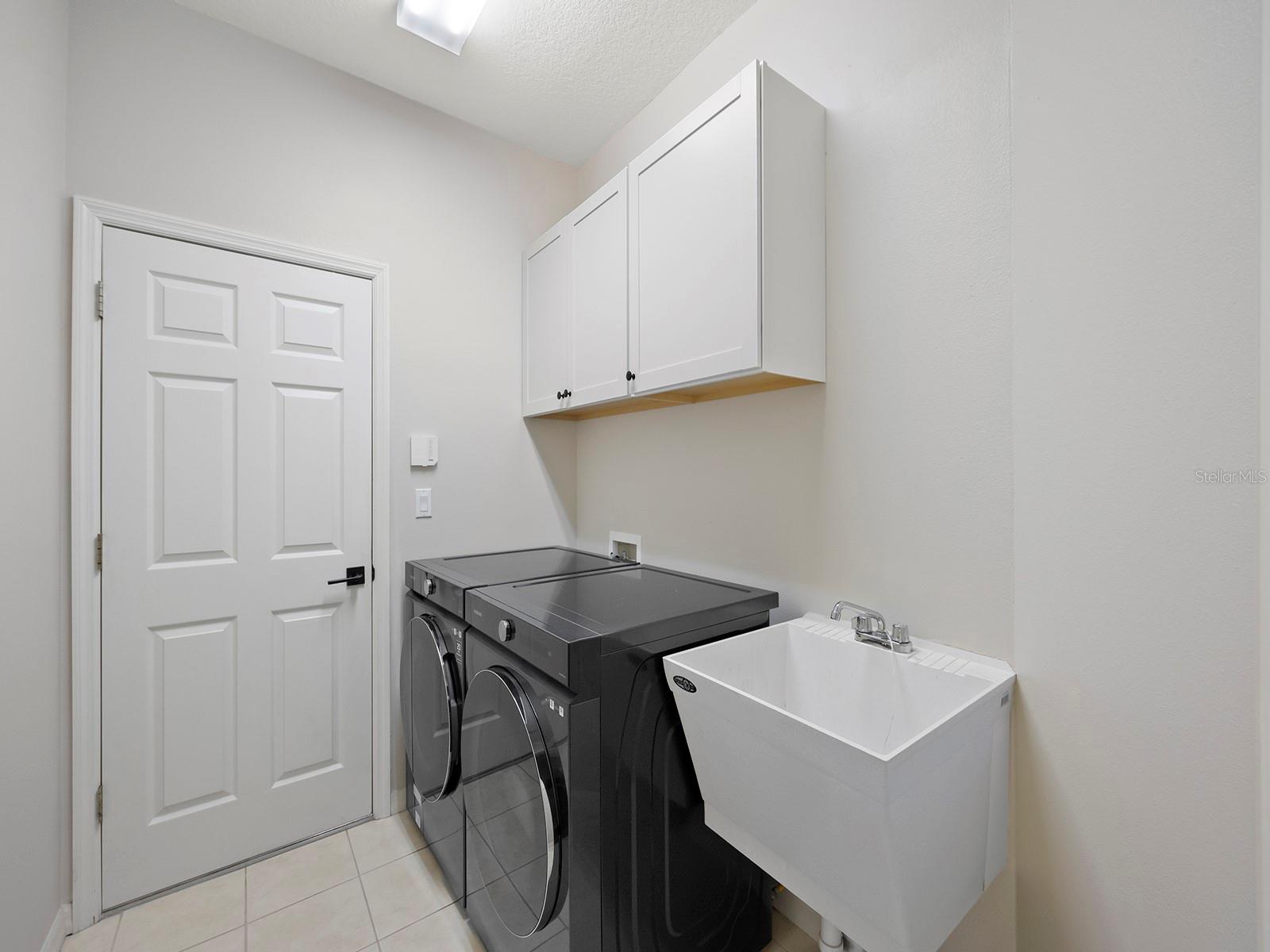 Image 28 of 45 For 6127 Aviary Court