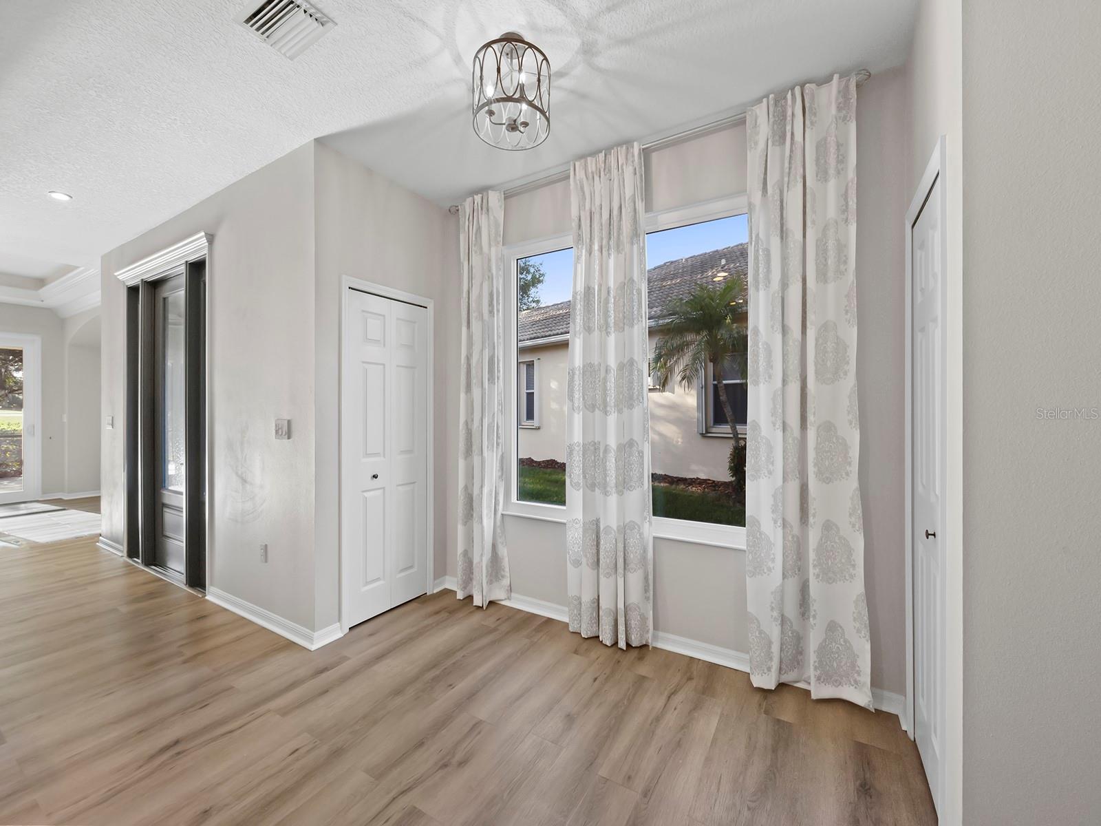 Image 8 of 45 For 6127 Aviary Court