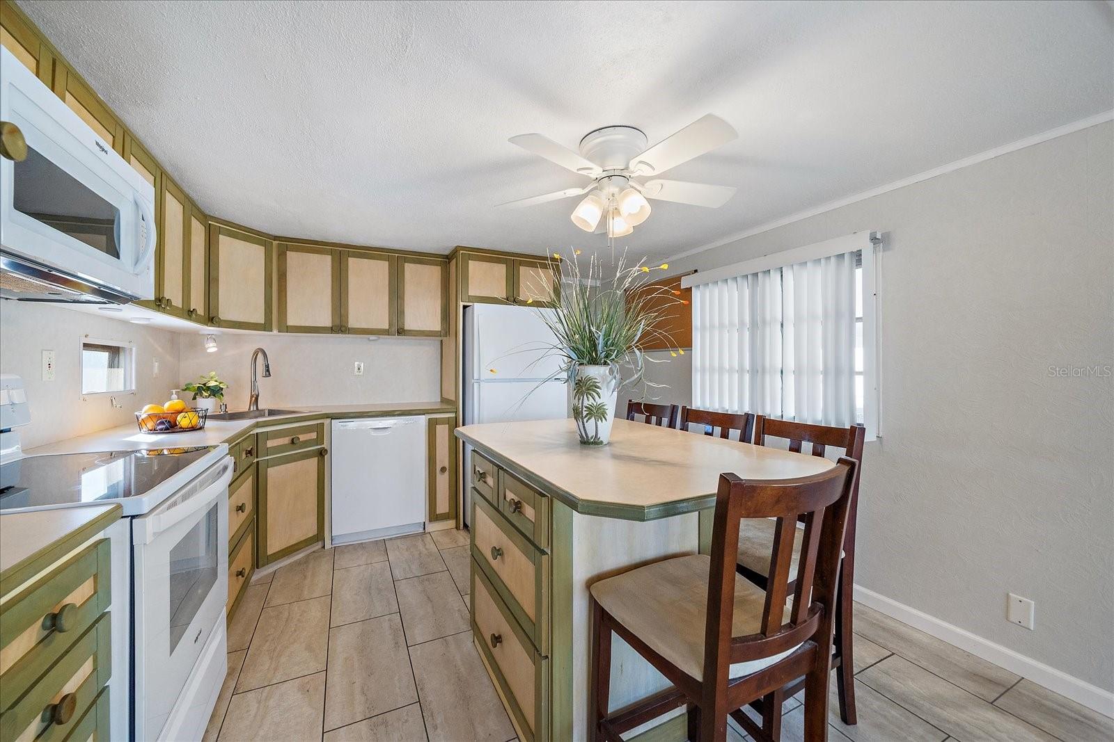 Image 5 of 24 For 84 Del Rio Drive