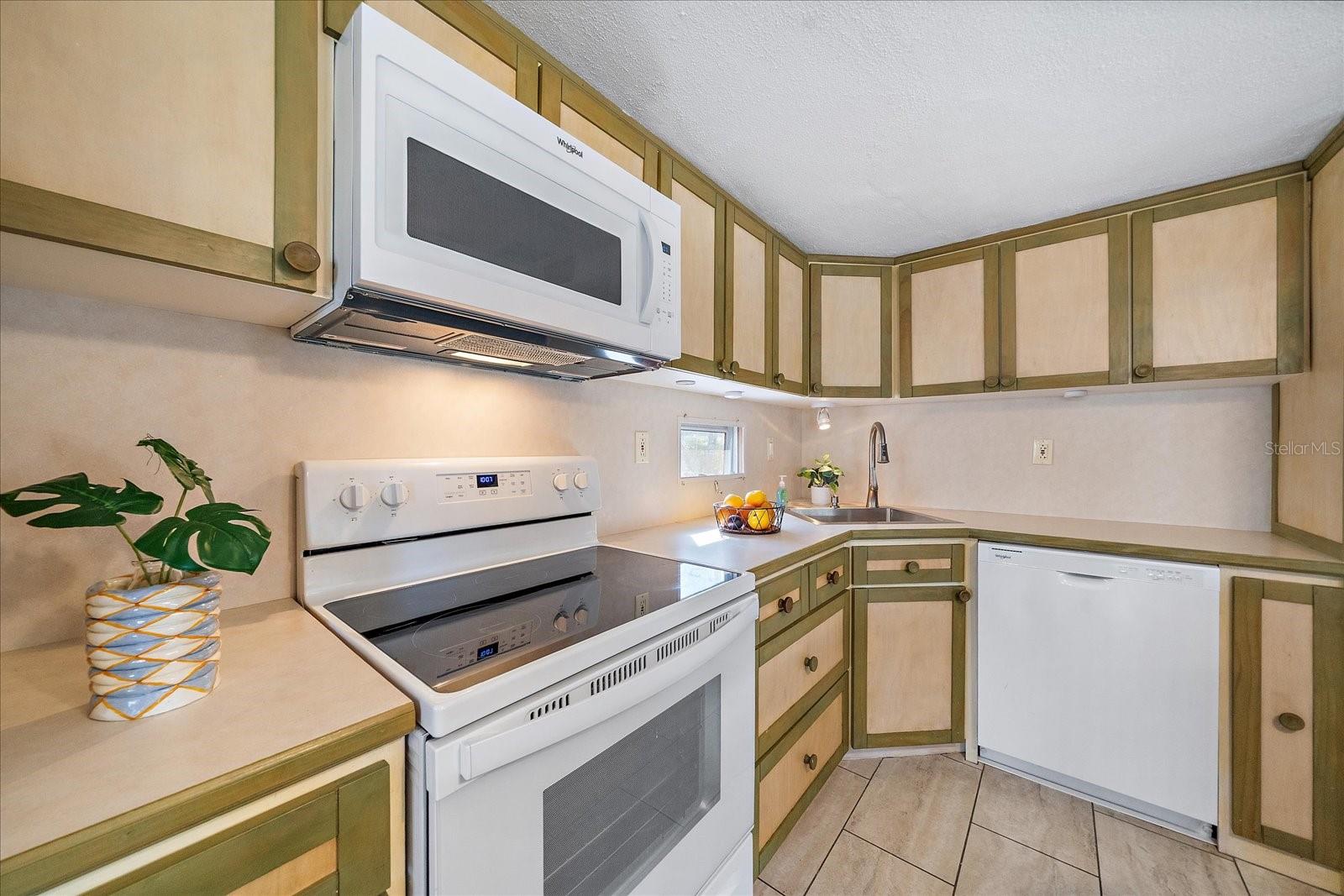 Image 6 of 24 For 84 Del Rio Drive