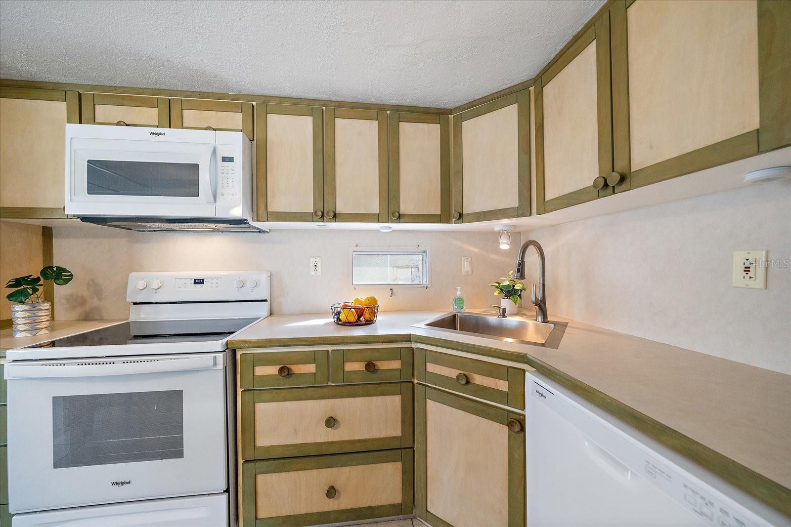 Image 7 of 24 For 84 Del Rio Drive