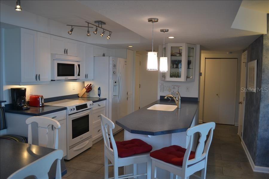 Image 9 of 15 For 2721 Gulf Of Mexico Drive 208