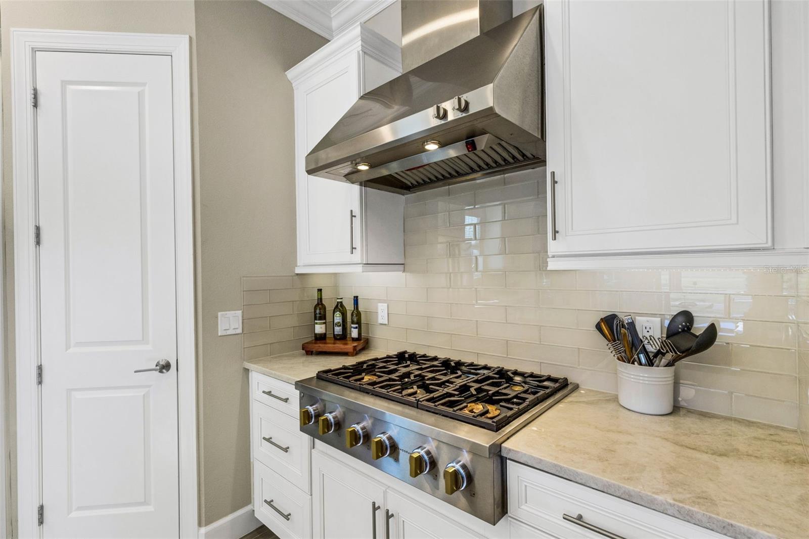 Image 28 of 96 For 6186 Grandview Hill Court