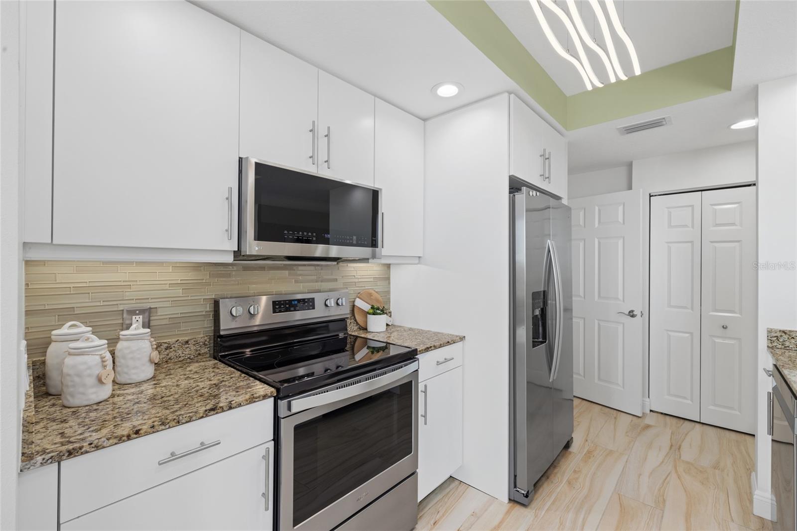 Image 16 of 79 For 800 Tamiami Trail 1512