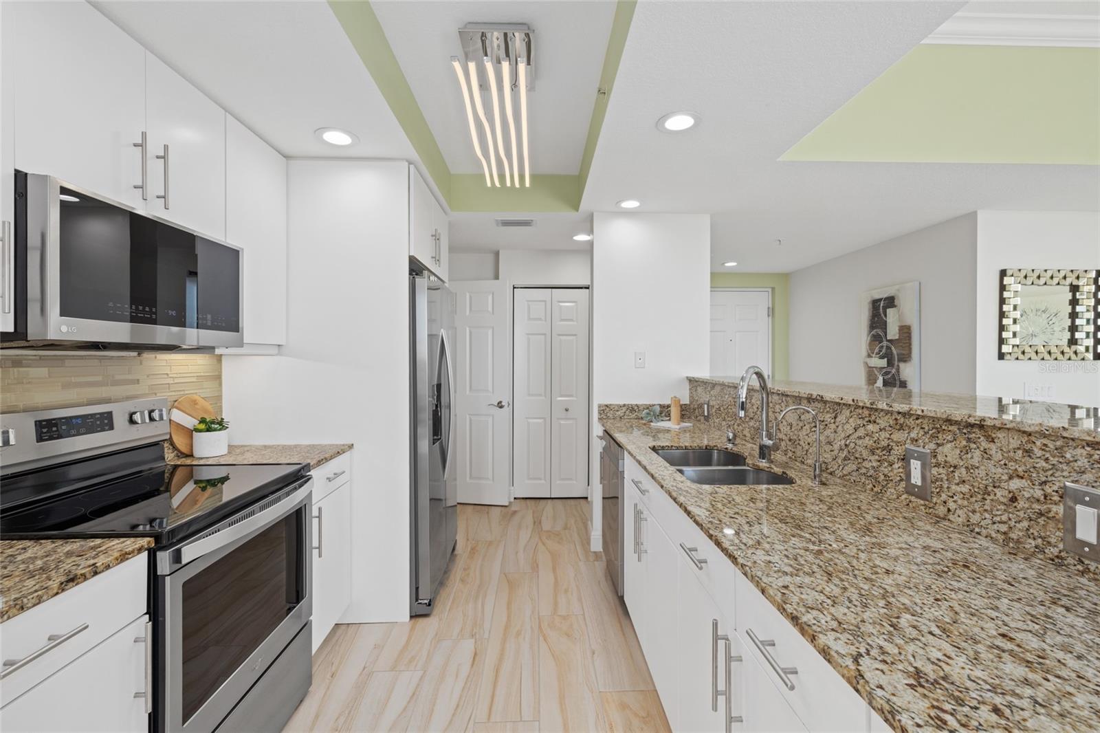 Image 18 of 79 For 800 Tamiami Trail 1512