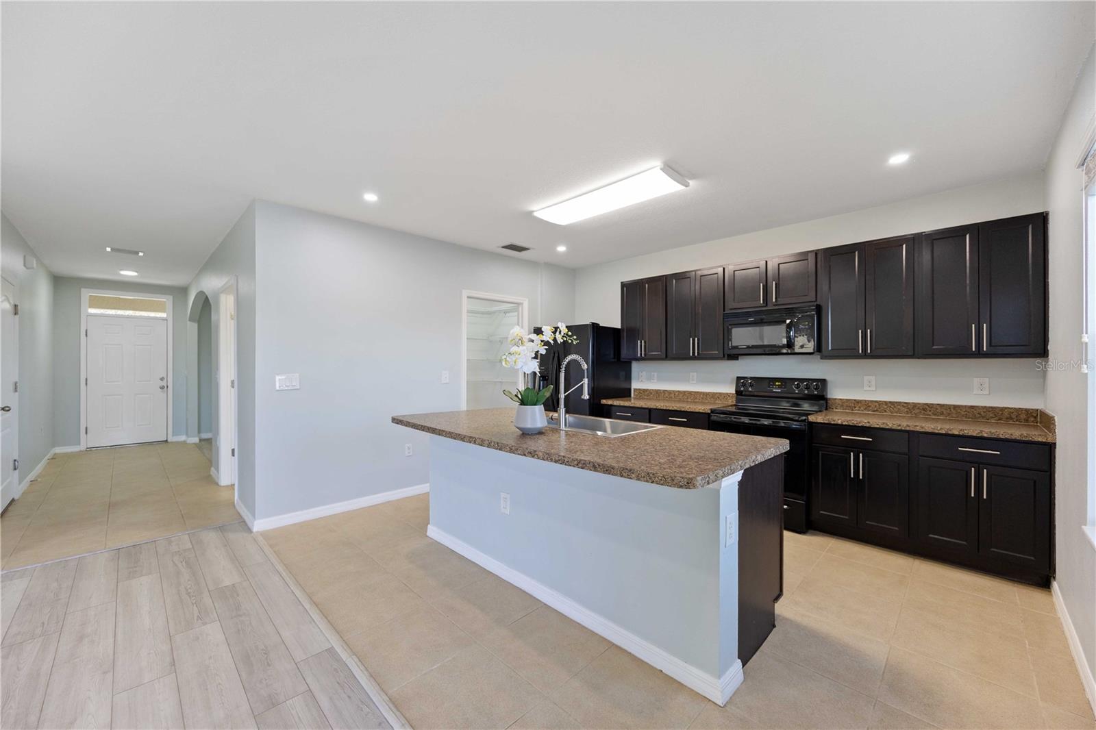 Image 11 of 61 For 415 Gris Sky Lane