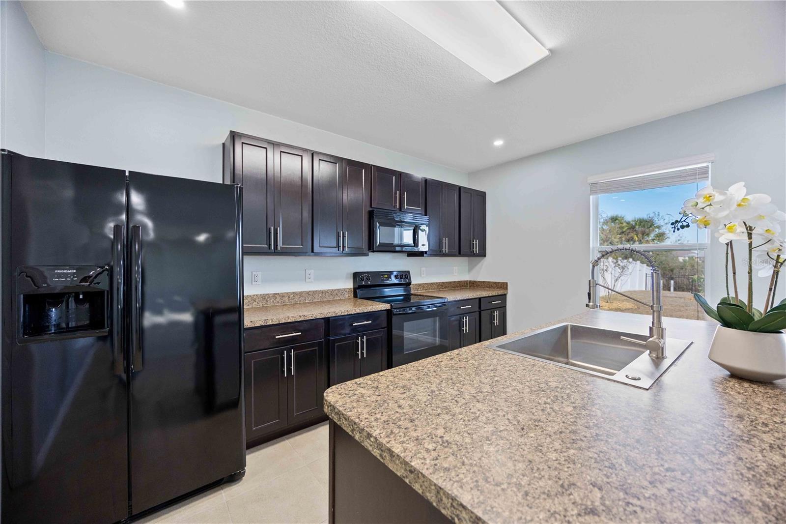 Image 14 of 61 For 415 Gris Sky Lane