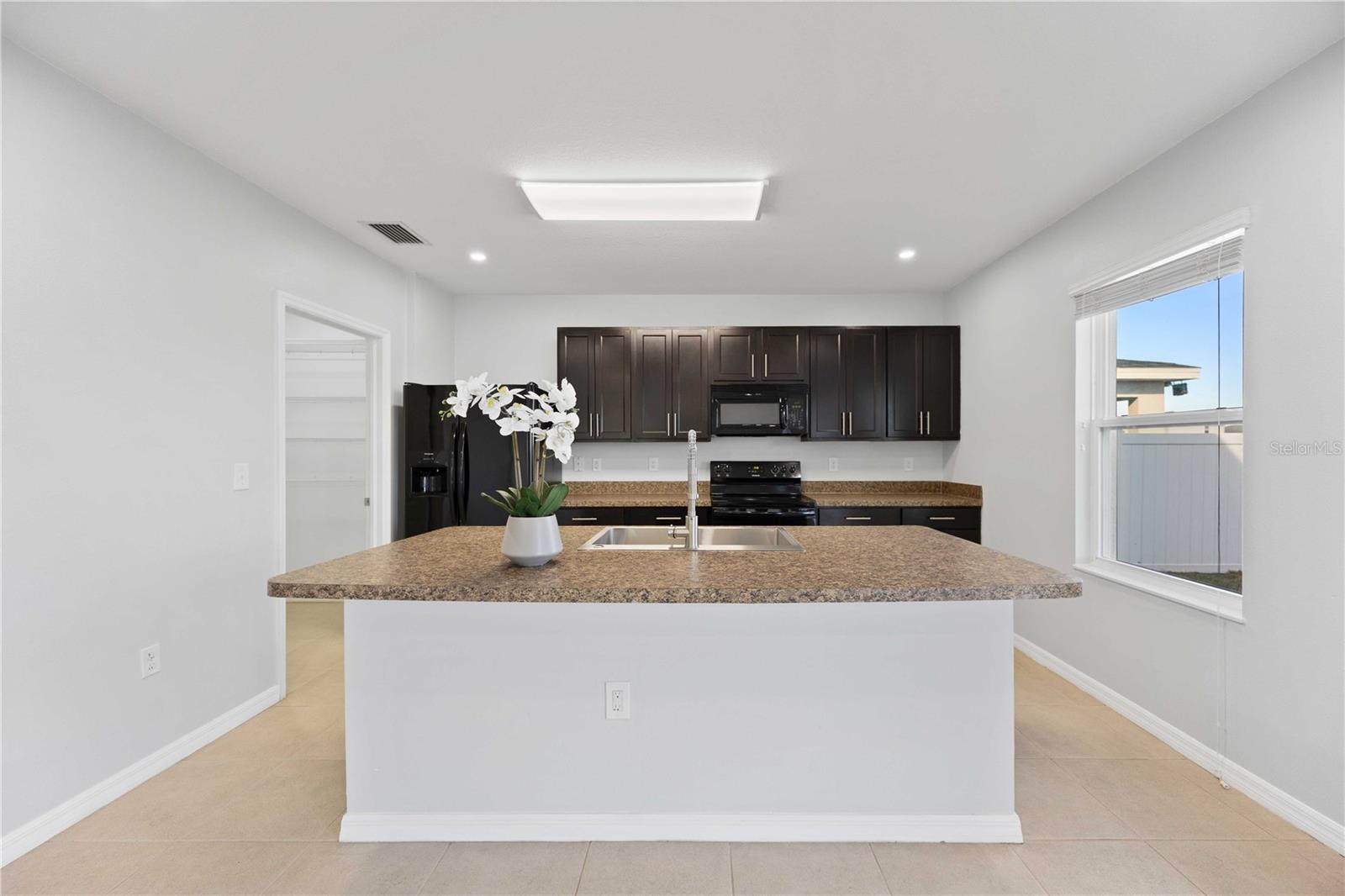 Image 15 of 61 For 415 Gris Sky Lane