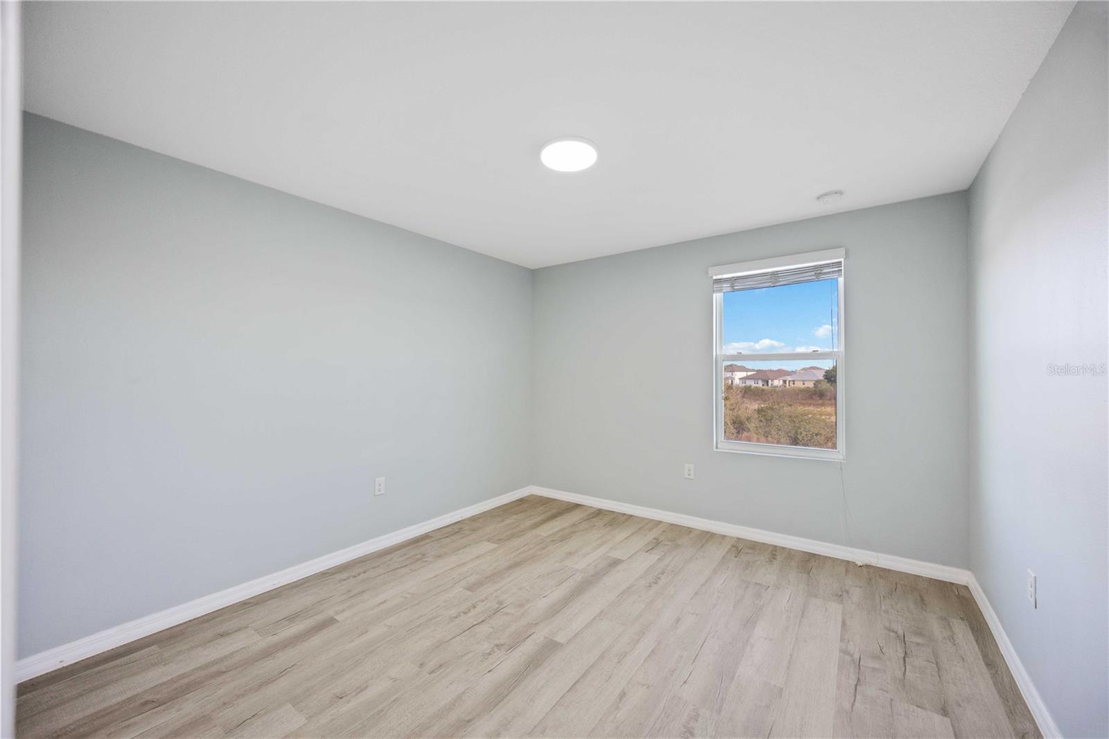 Image 16 of 61 For 415 Gris Sky Lane