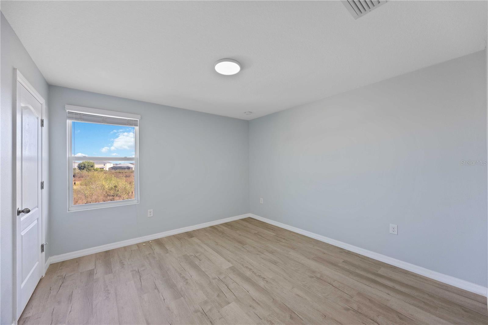 Image 18 of 61 For 415 Gris Sky Lane