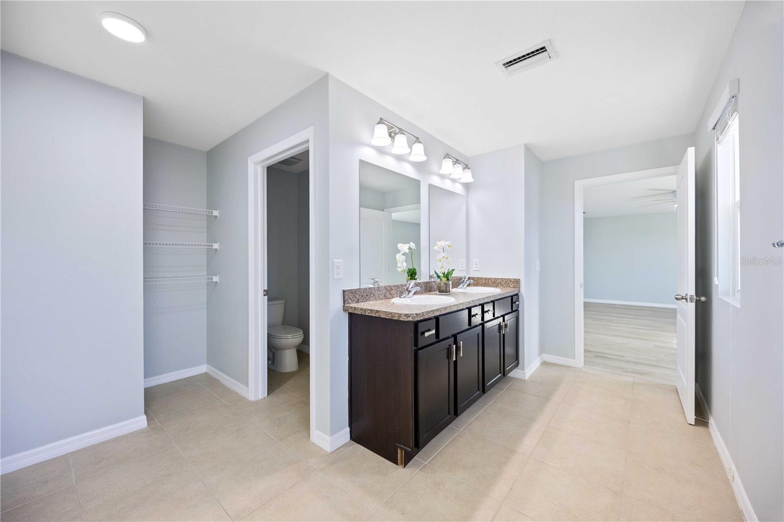 Image 32 of 61 For 415 Gris Sky Lane