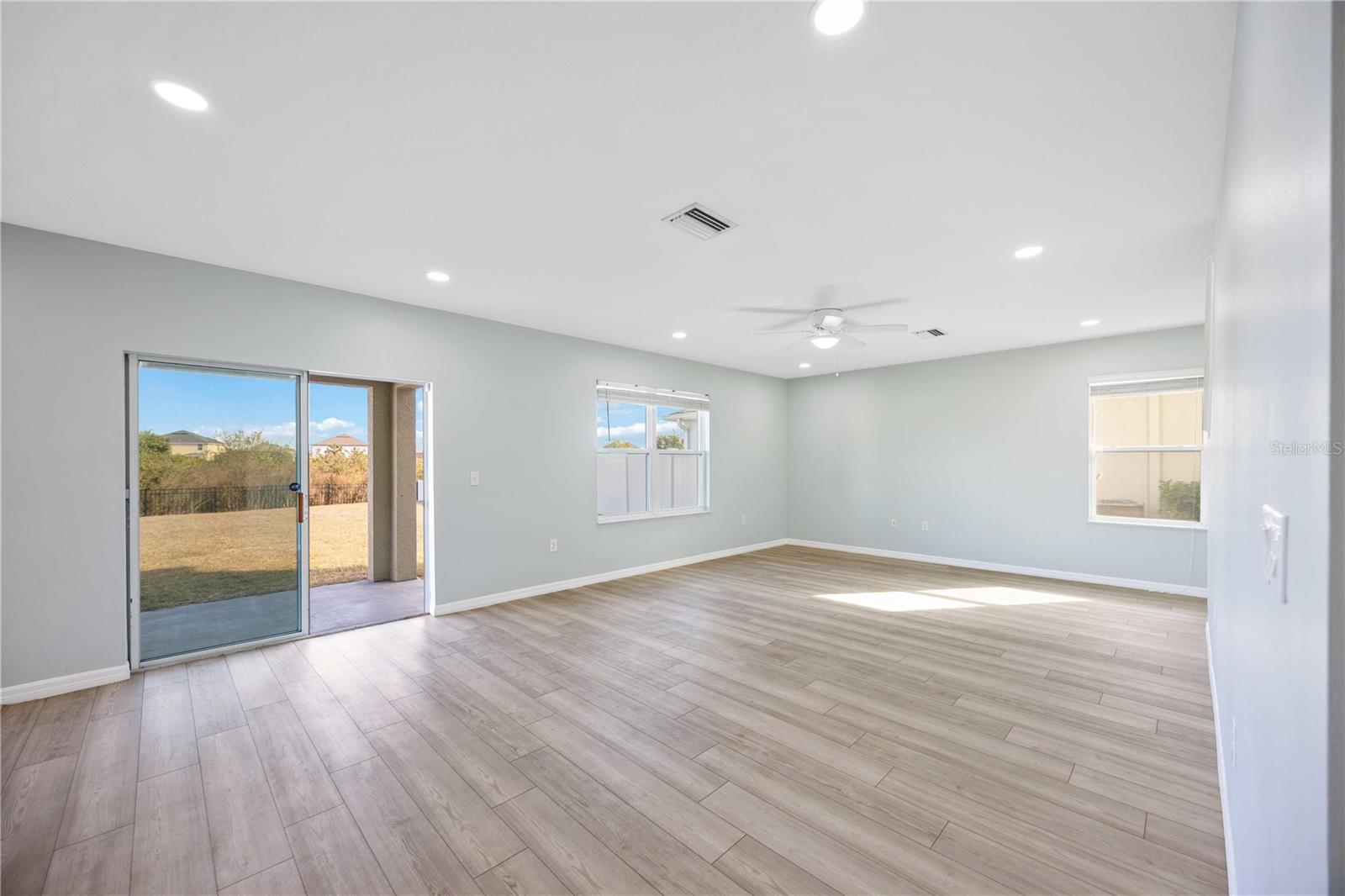 Image 6 of 61 For 415 Gris Sky Lane