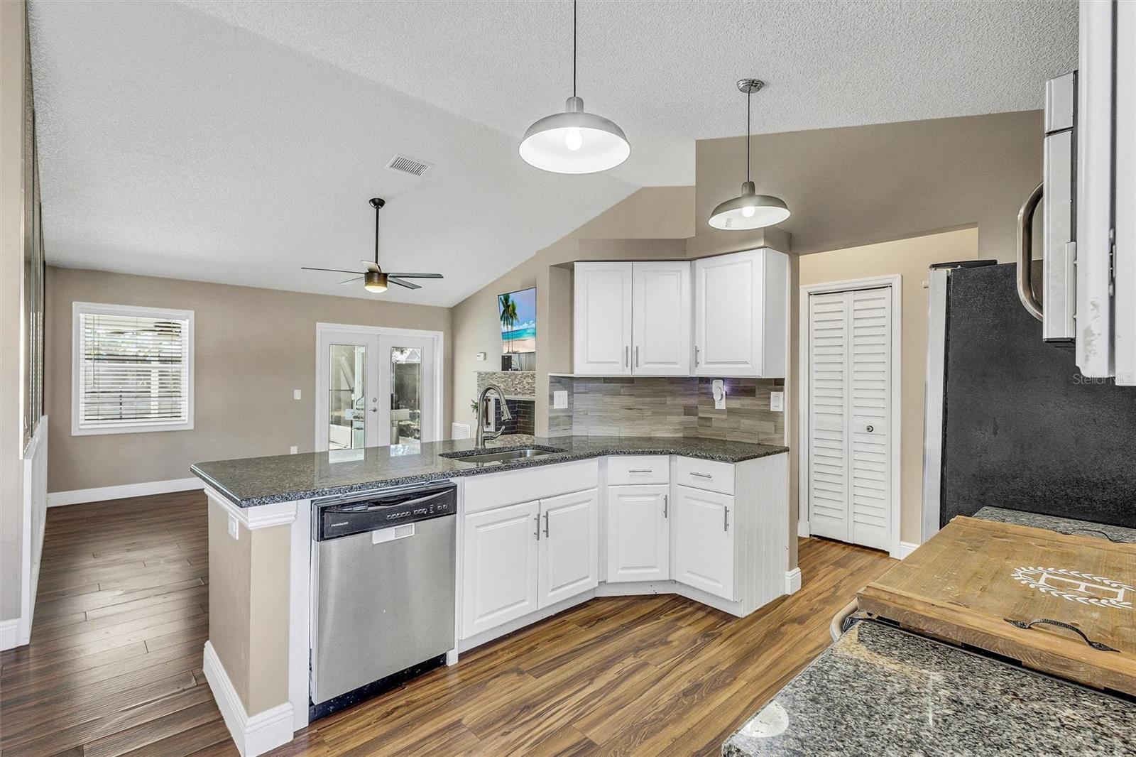 Image 15 of 46 For 6109 61st Court E