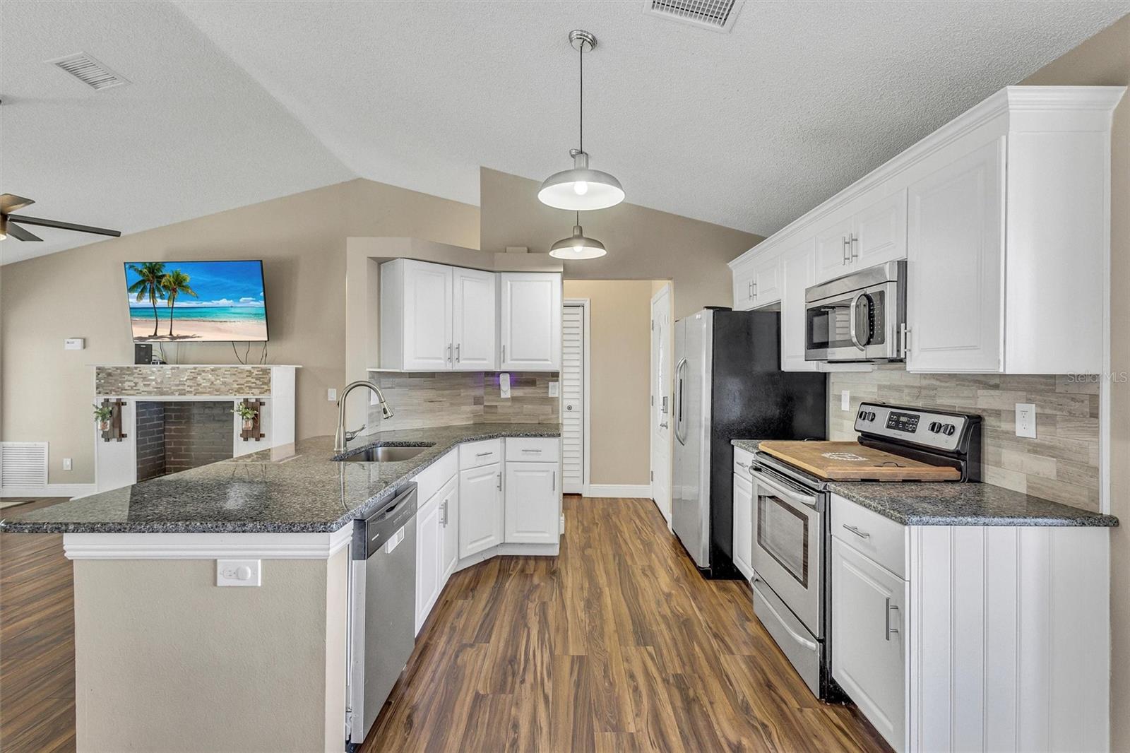 Image 16 of 46 For 6109 61st Court E