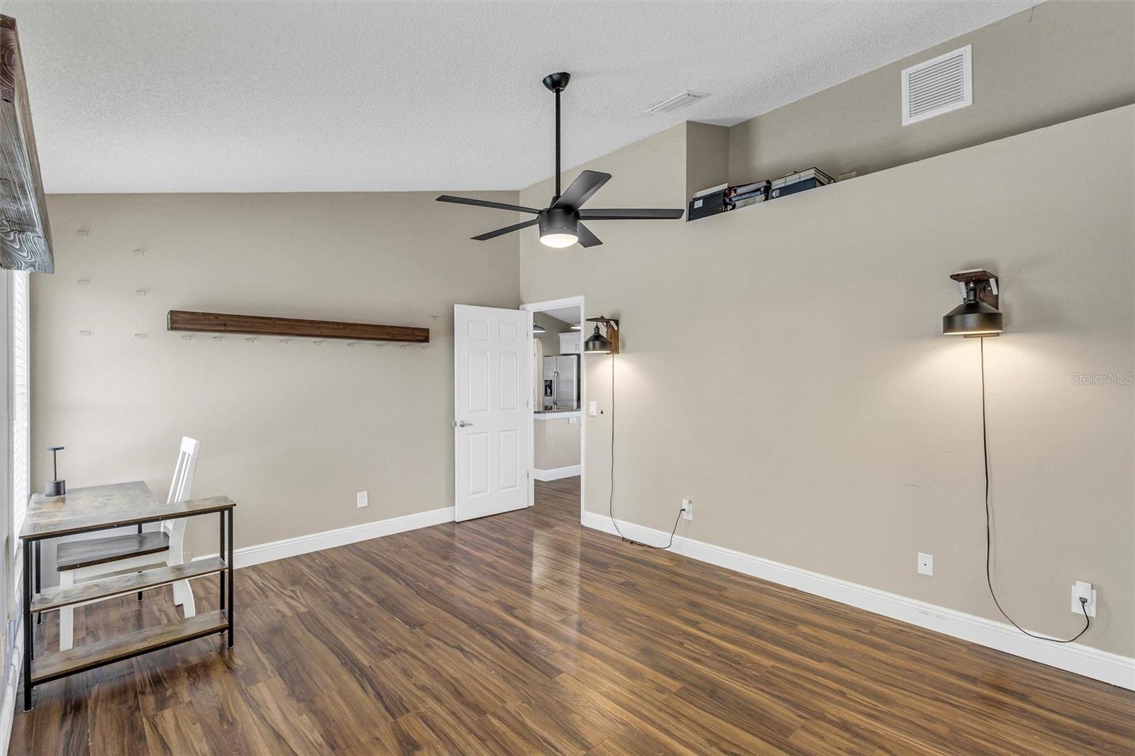 Image 21 of 46 For 6109 61st Court E