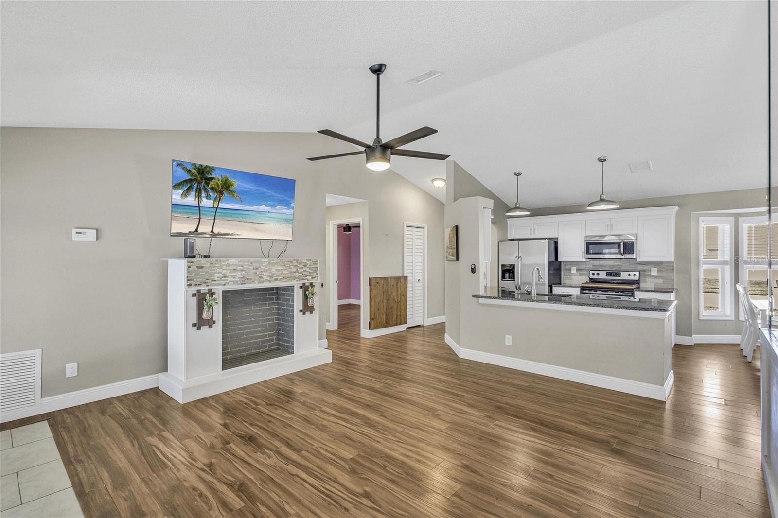 Image 7 of 46 For 6109 61st Court E