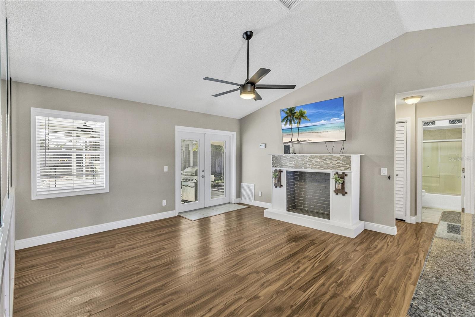 Image 9 of 46 For 6109 61st Court E