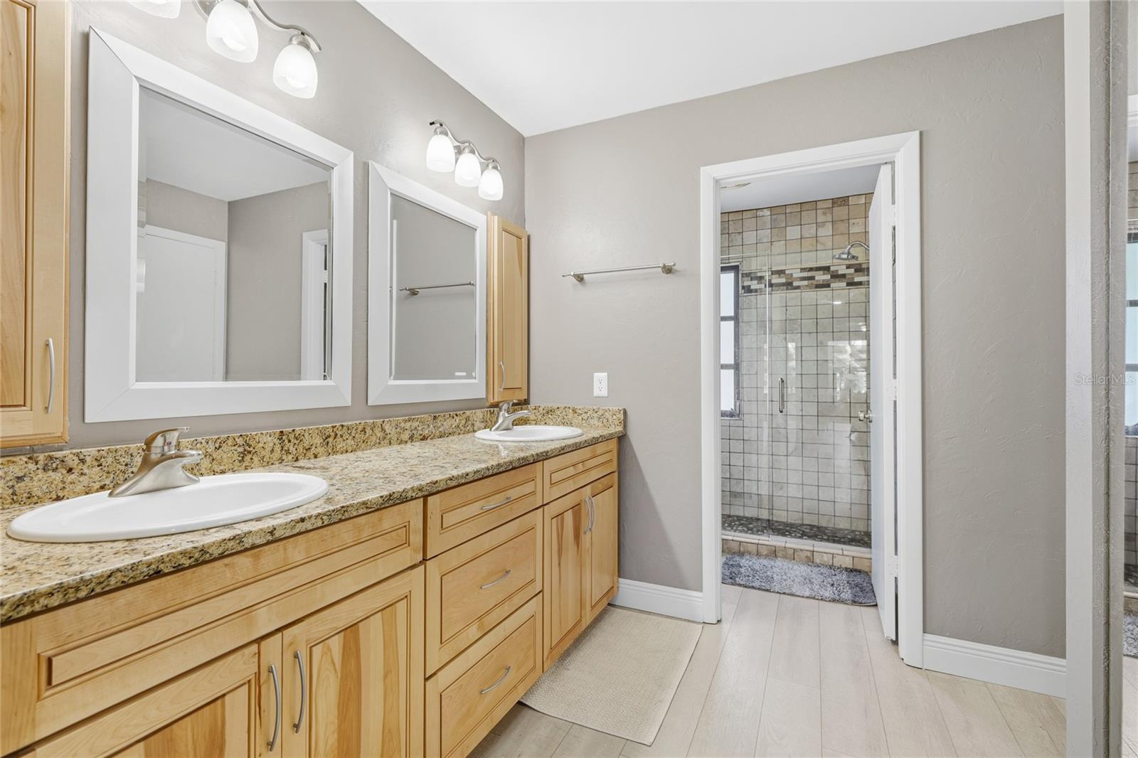 Image 16 of 58 For 5207 Myrtle Wood  4