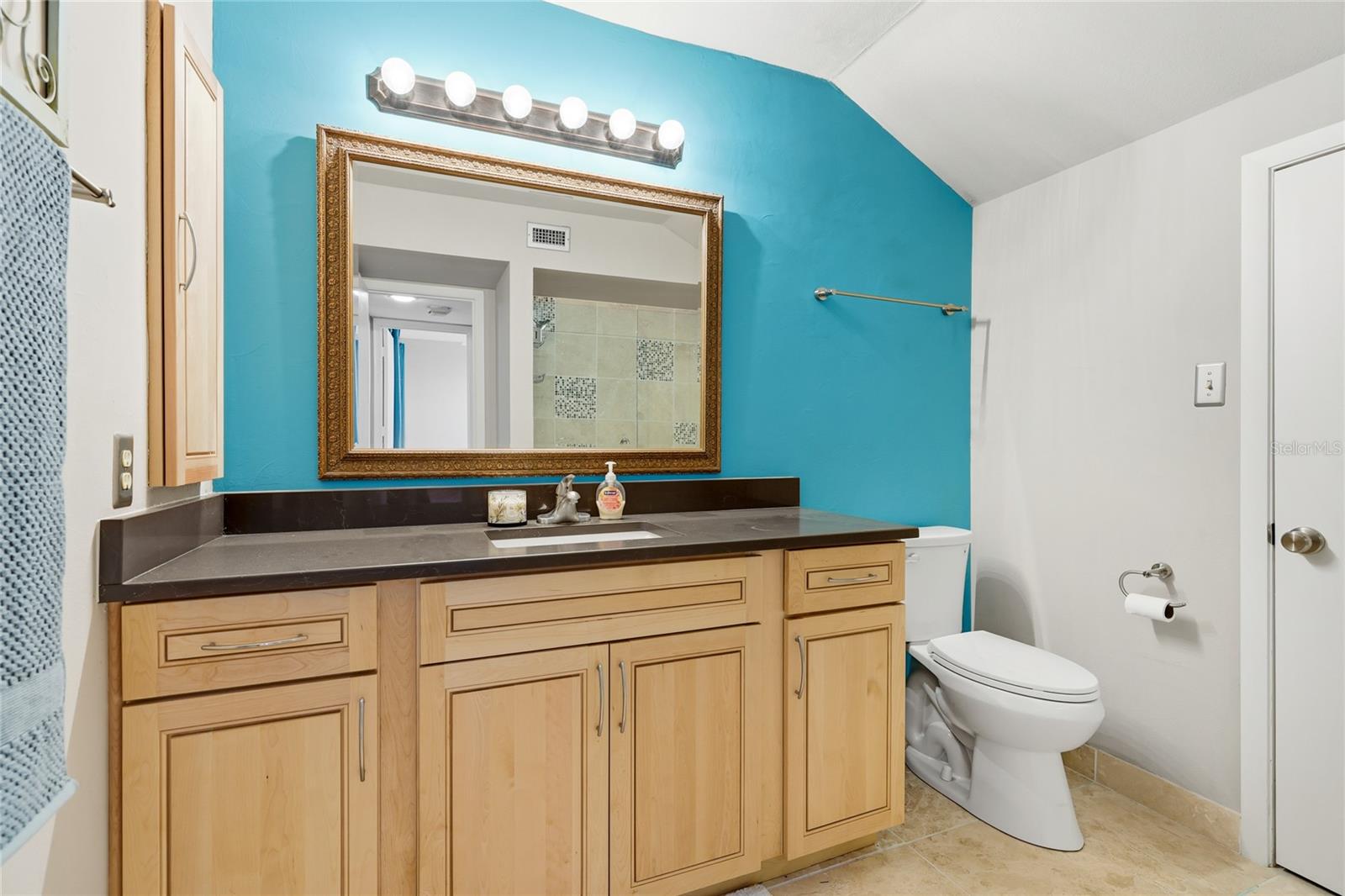 Image 21 of 58 For 5207 Myrtle Wood  4