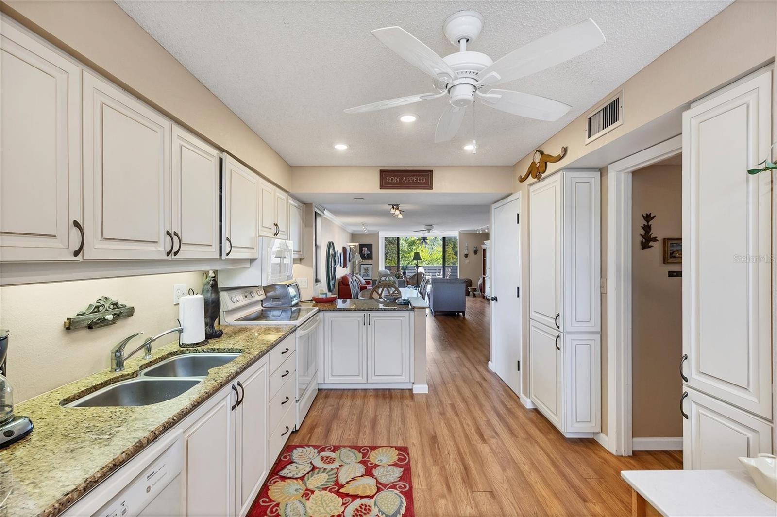 Image 32 of 64 For 825 Bayport Way 825