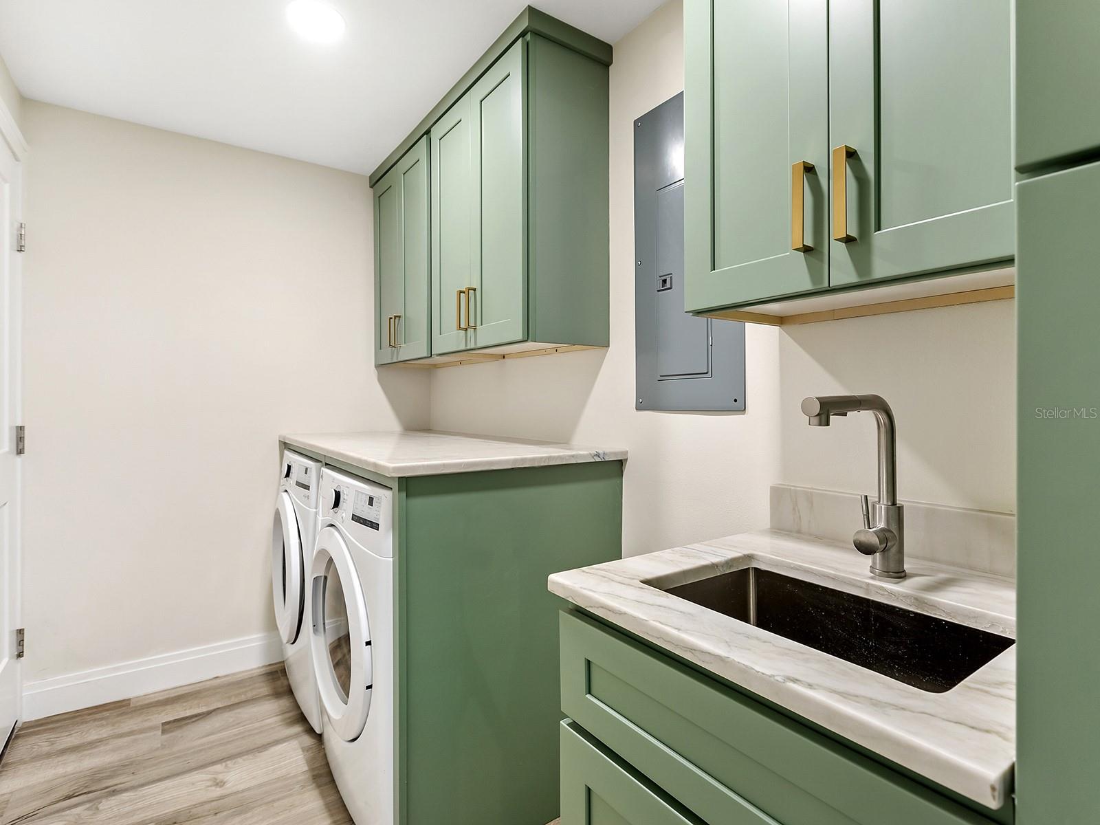 Image 13 of 26 For 5354 Knollwood Place