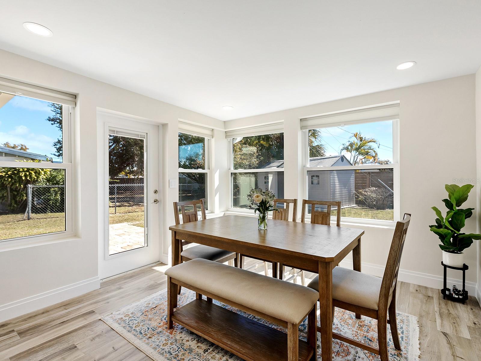 Image 14 of 26 For 5354 Knollwood Place