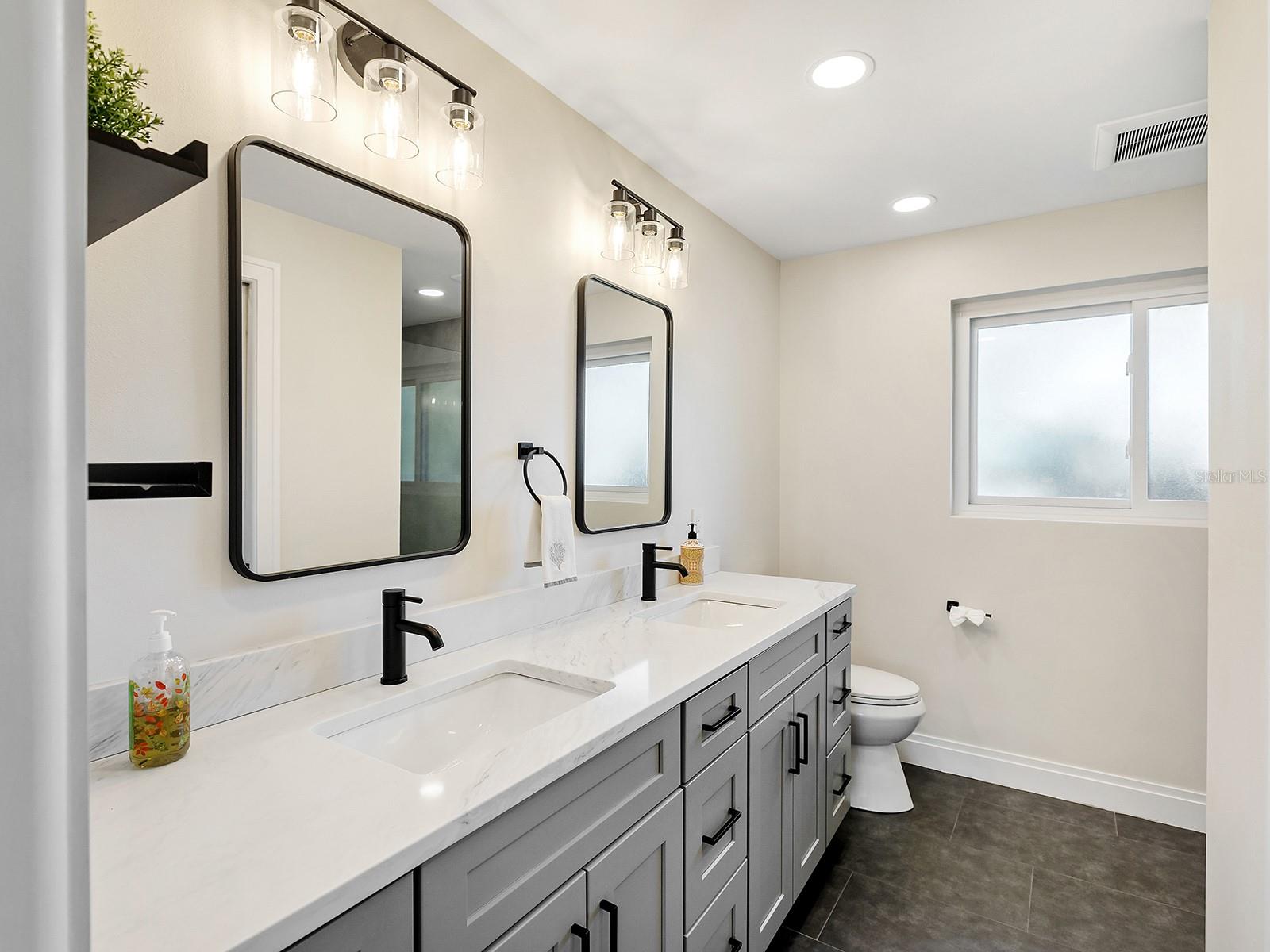 Image 17 of 26 For 5354 Knollwood Place