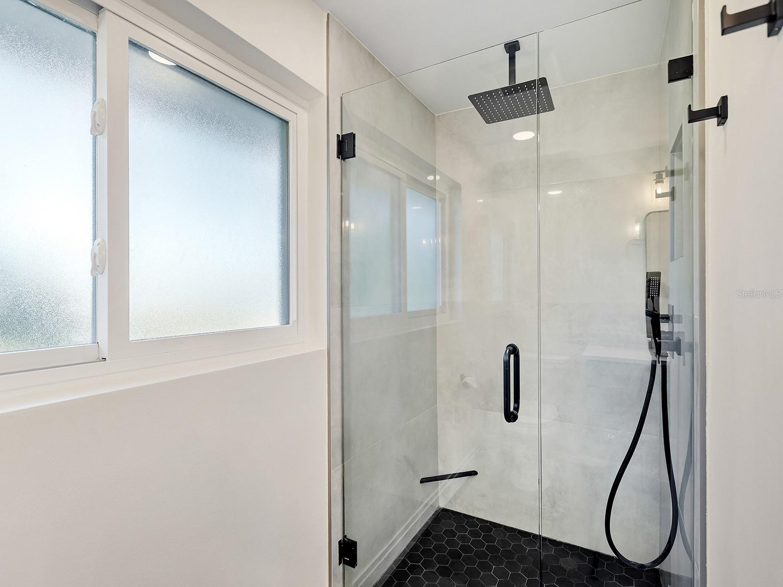 Image 18 of 26 For 5354 Knollwood Place