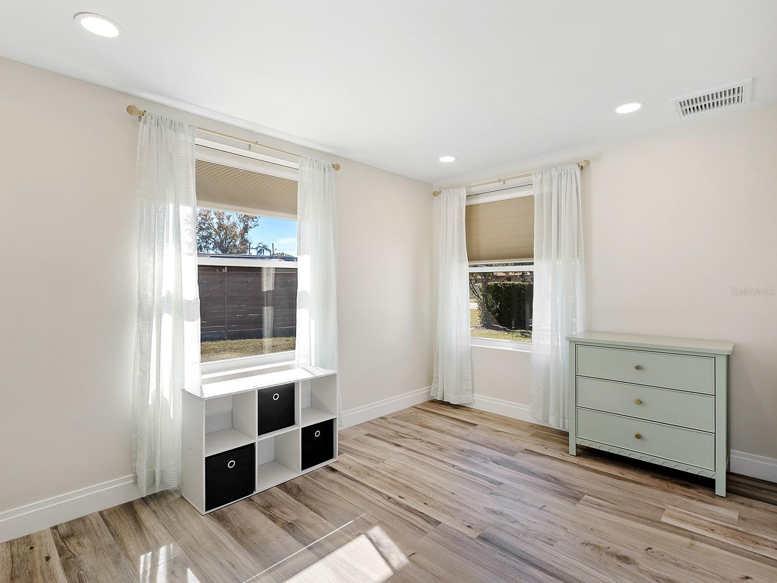 Image 20 of 26 For 5354 Knollwood Place