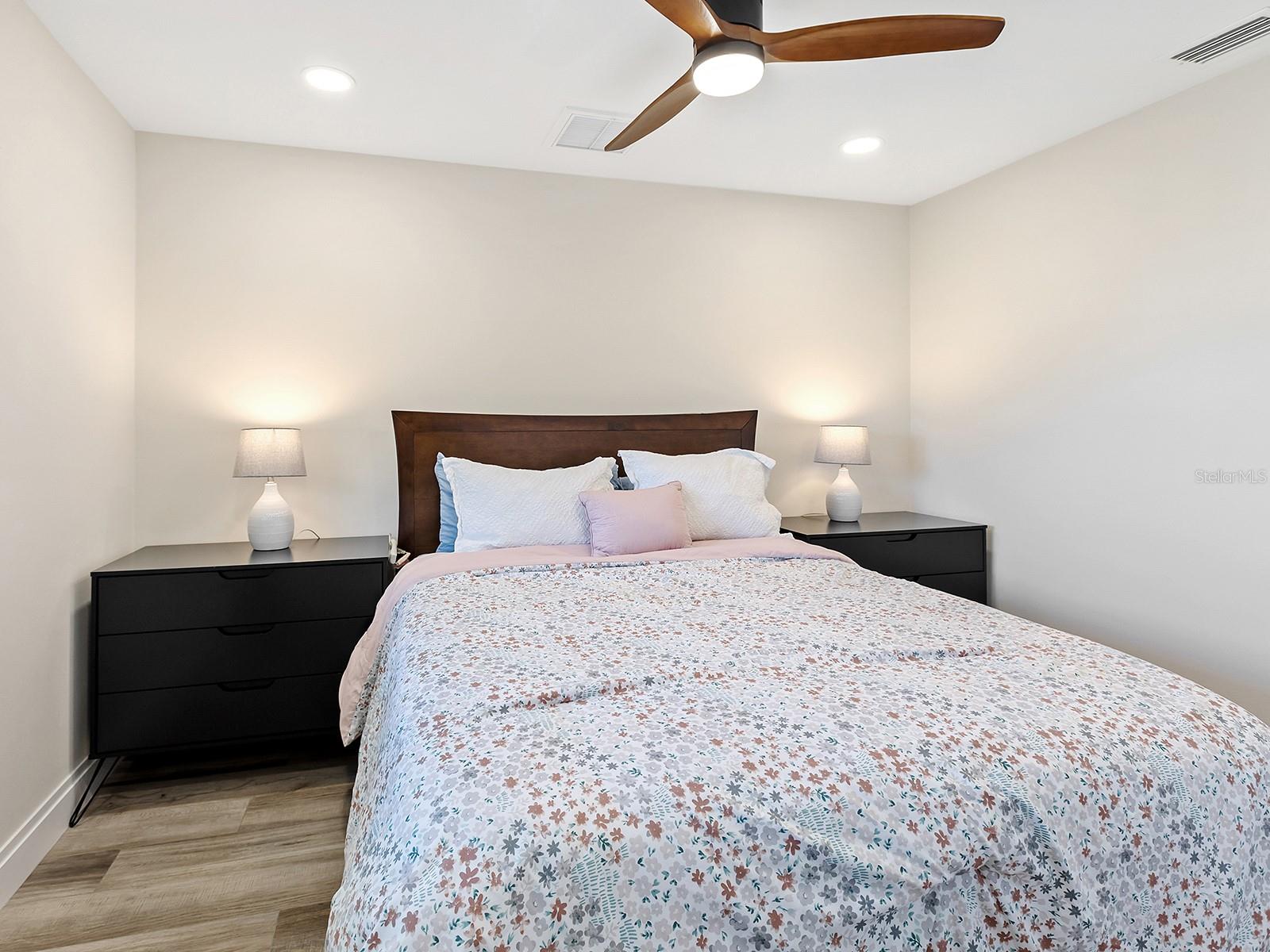 Image 22 of 26 For 5354 Knollwood Place