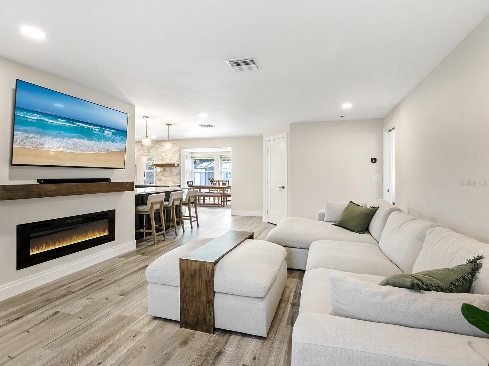 Image 4 of 26 For 5354 Knollwood Place