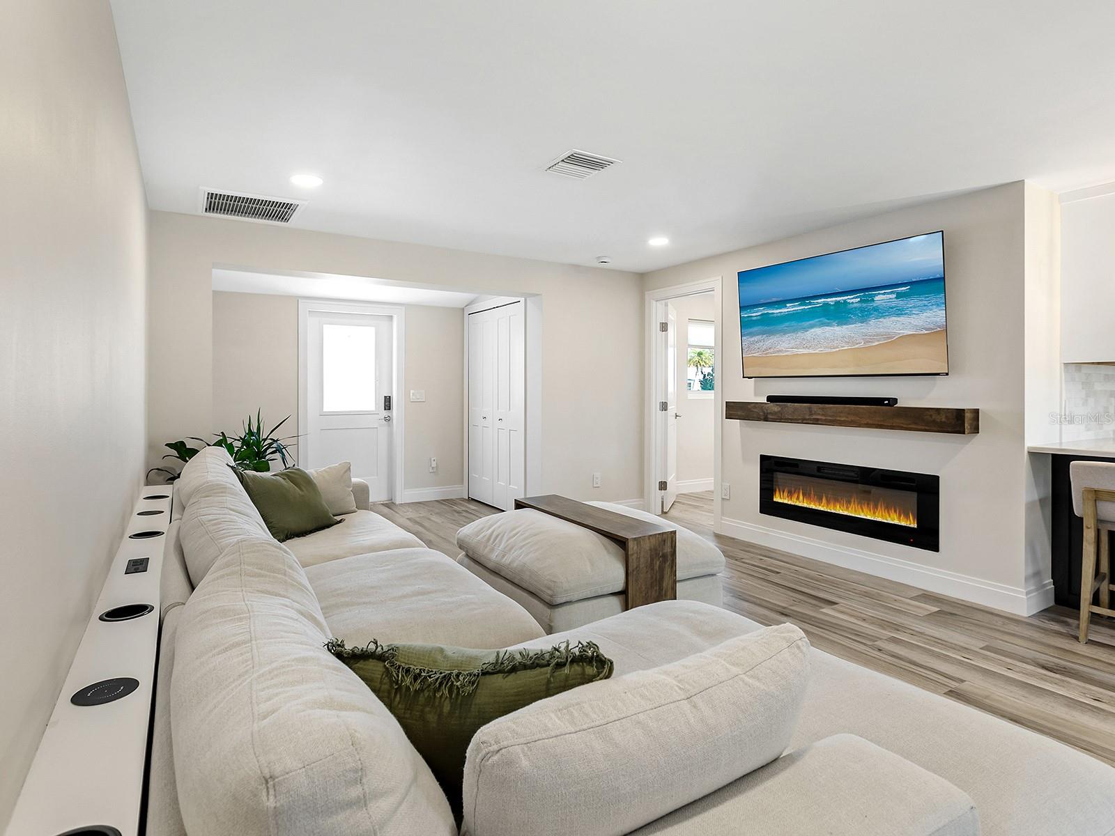 Image 7 of 26 For 5354 Knollwood Place