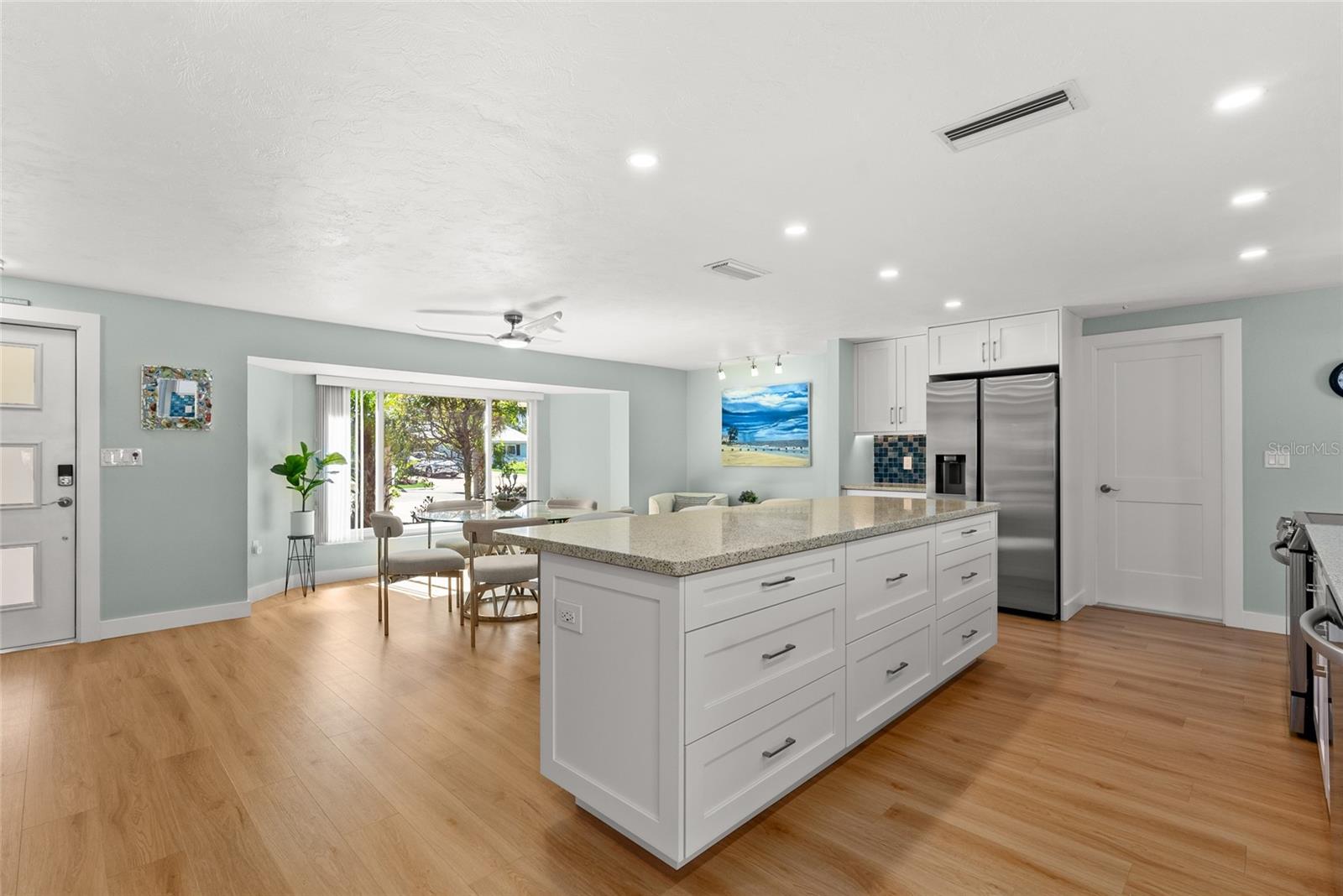 Image 10 of 59 For 353 Avenida Leona