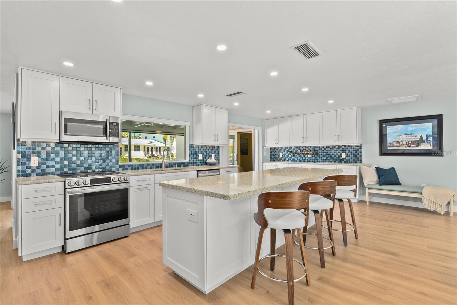 Image 15 of 59 For 353 Avenida Leona