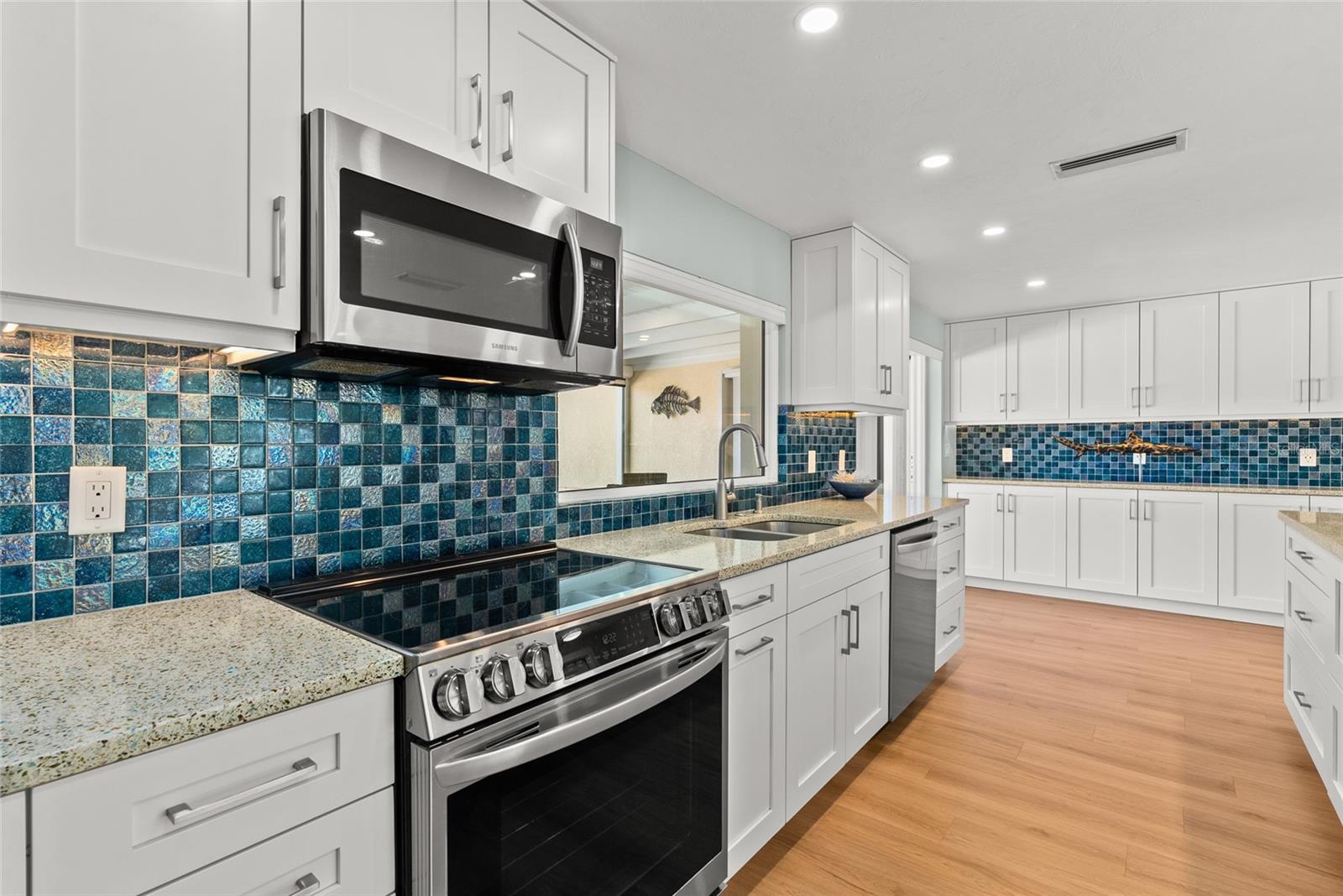 Image 16 of 59 For 353 Avenida Leona