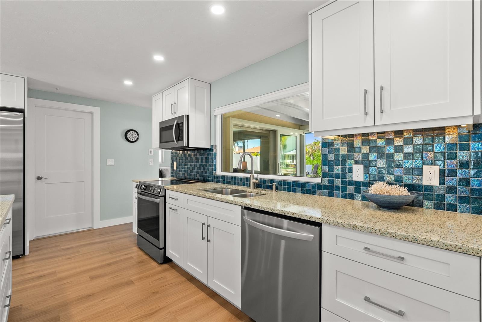 Image 17 of 59 For 353 Avenida Leona